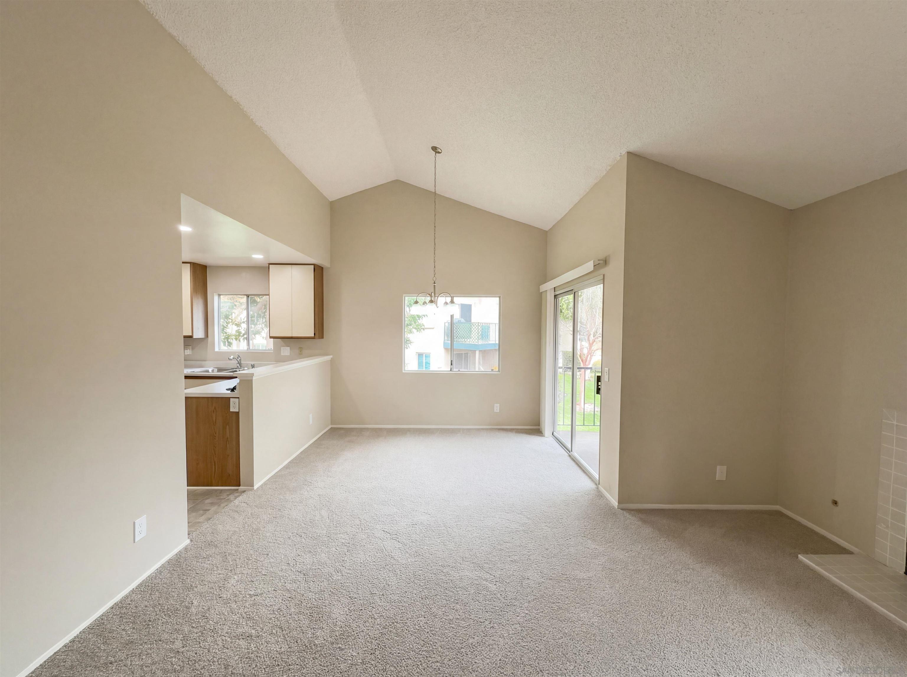 Detail Gallery Image 6 of 16 For 11231  Avenida De Los Lobos  #H,  San Diego,  CA 92127 - 2 Beds | 2 Baths