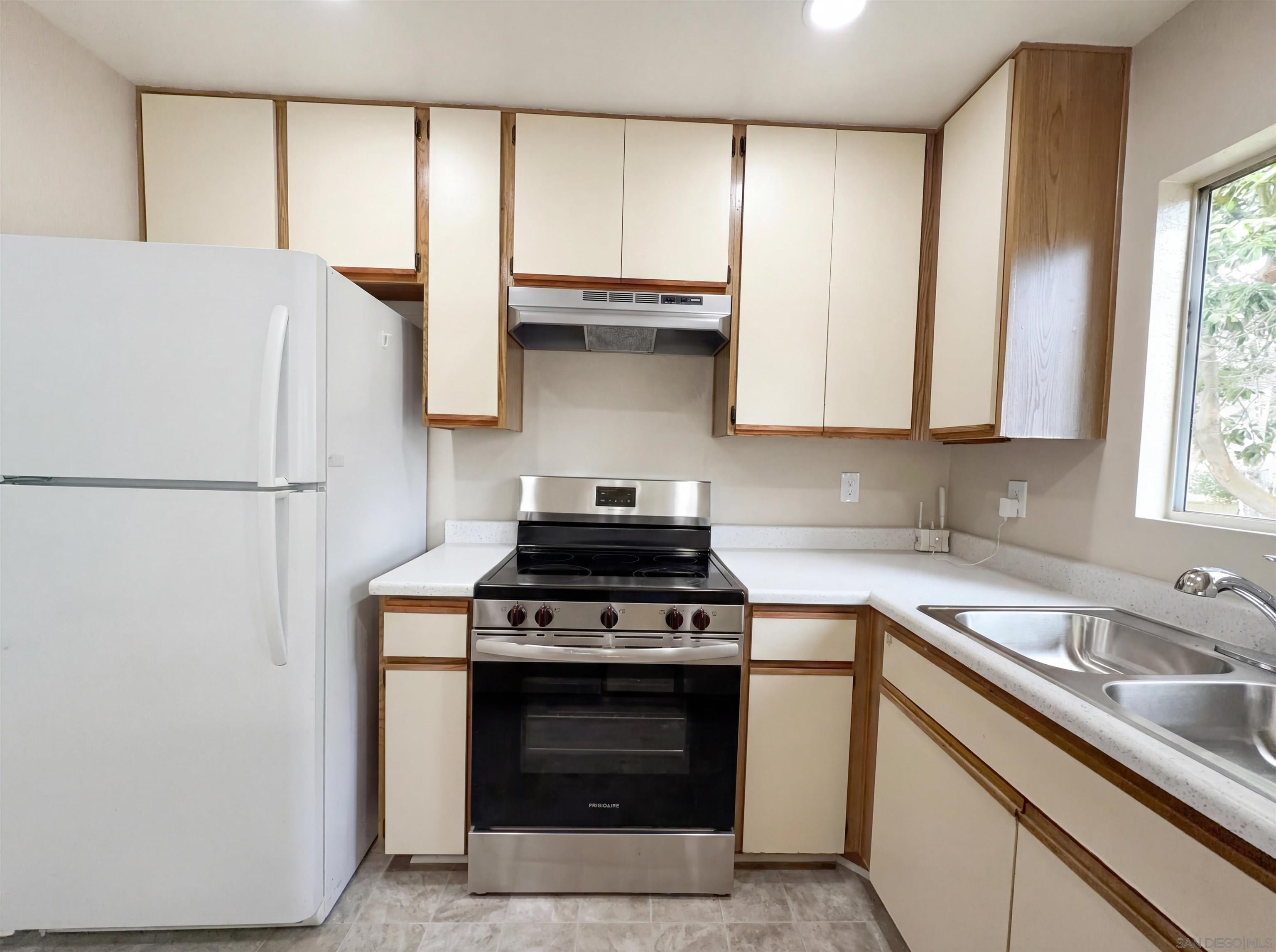 Detail Gallery Image 8 of 16 For 11231  Avenida De Los Lobos  #H,  San Diego,  CA 92127 - 2 Beds | 2 Baths