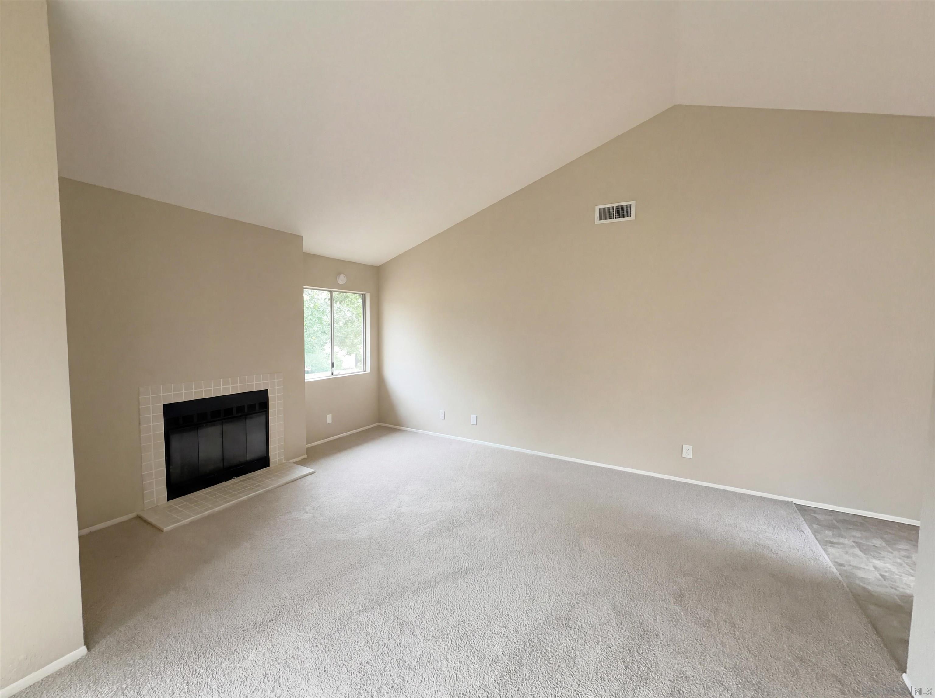 Detail Gallery Image 9 of 16 For 11231  Avenida De Los Lobos  #H,  San Diego,  CA 92127 - 2 Beds | 2 Baths