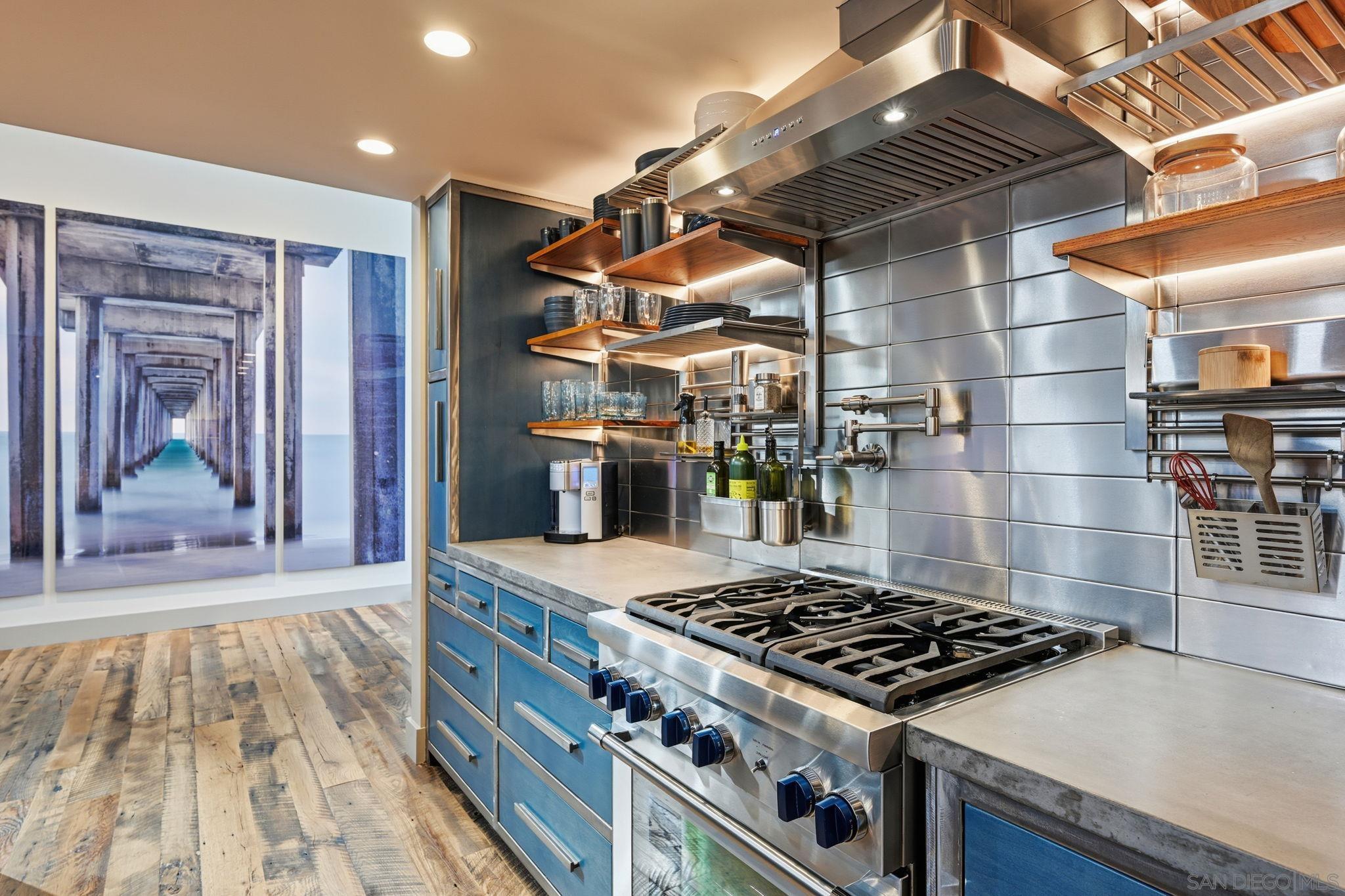 Detail Gallery Image 5 of 43 For 4065  Brant St, San Diego,  CA 92103 - 2 Beds | 3 Baths