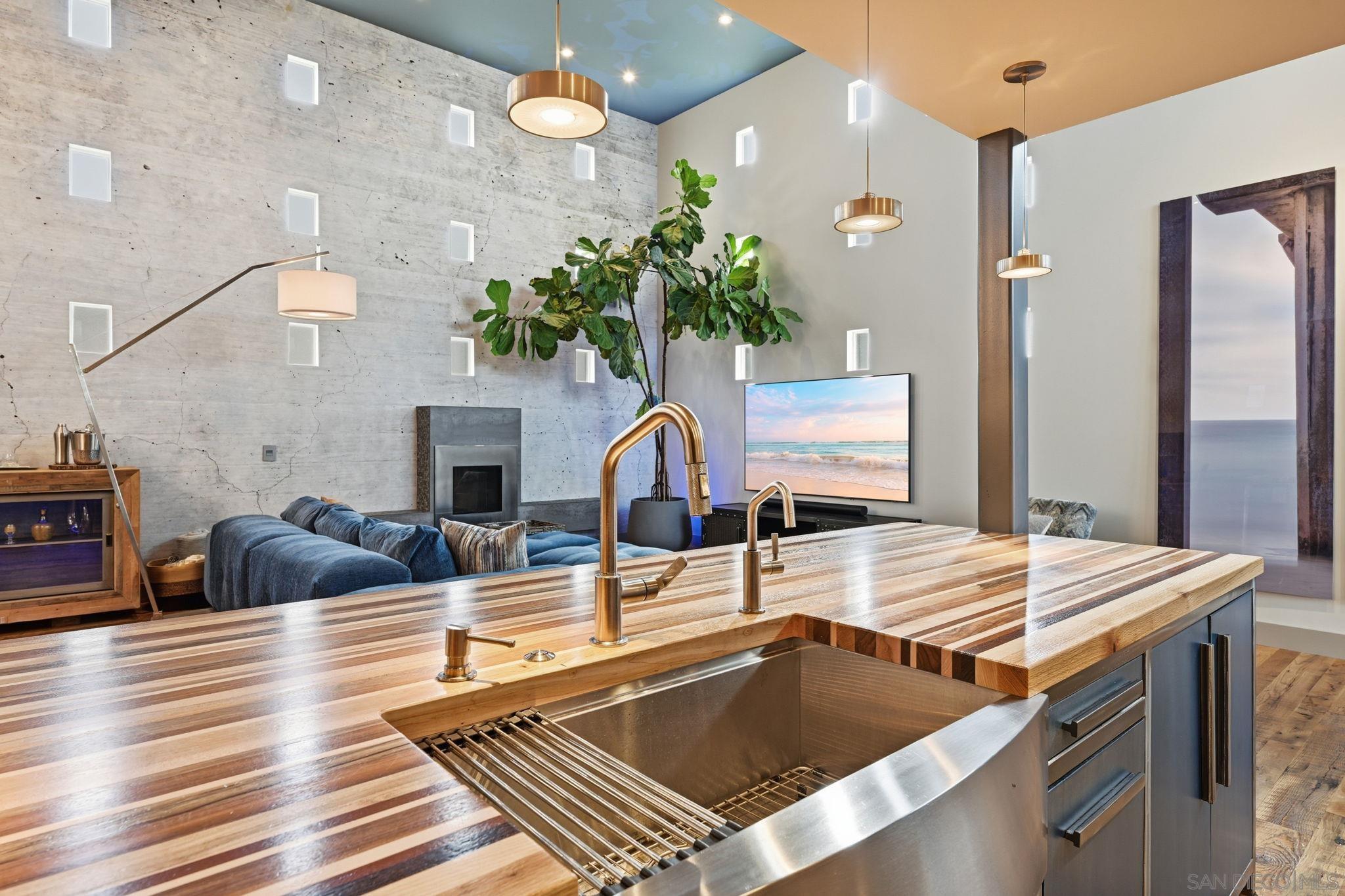 Detail Gallery Image 6 of 43 For 4065  Brant St, San Diego,  CA 92103 - 2 Beds | 3 Baths