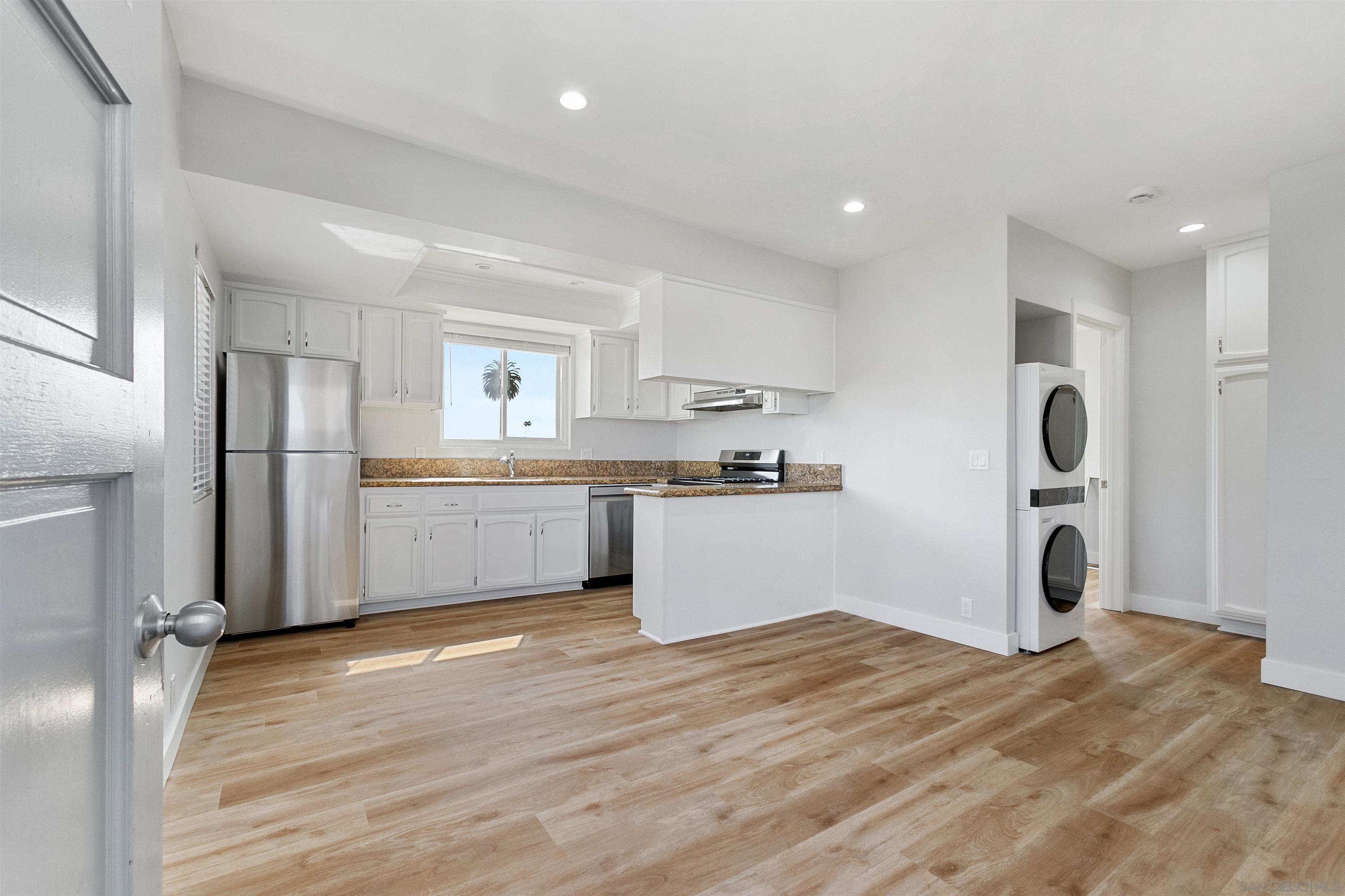 Detail Gallery Image 3 of 27 For 520 Pearl  Street  1, La Jolla,  CA 92037 - 1 Beds | 1 Baths