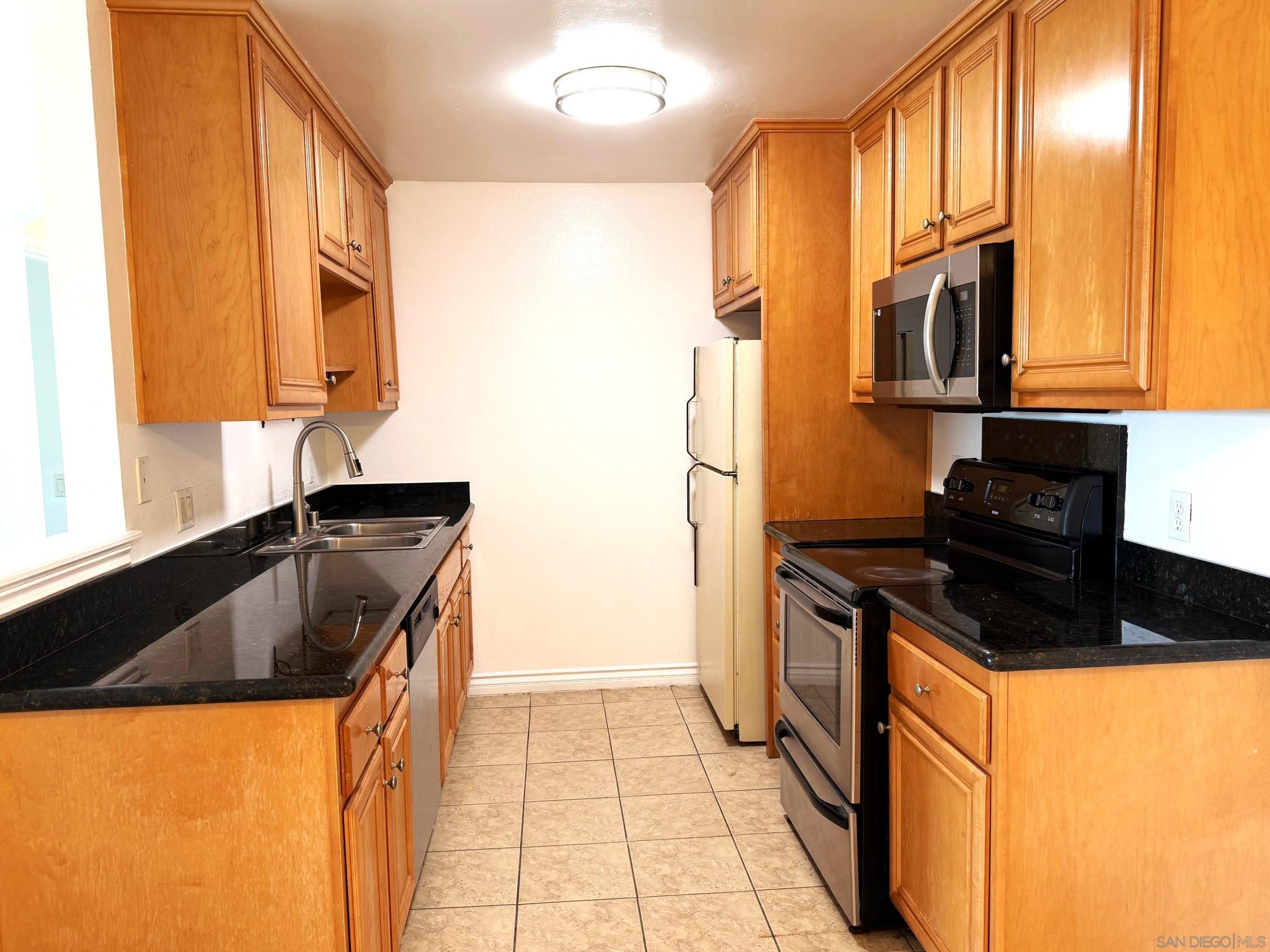 Detail Gallery Image 3 of 17 For 9929  Erma Road  204, San Diego,  CA 92131 - 2 Beds | 2 Baths