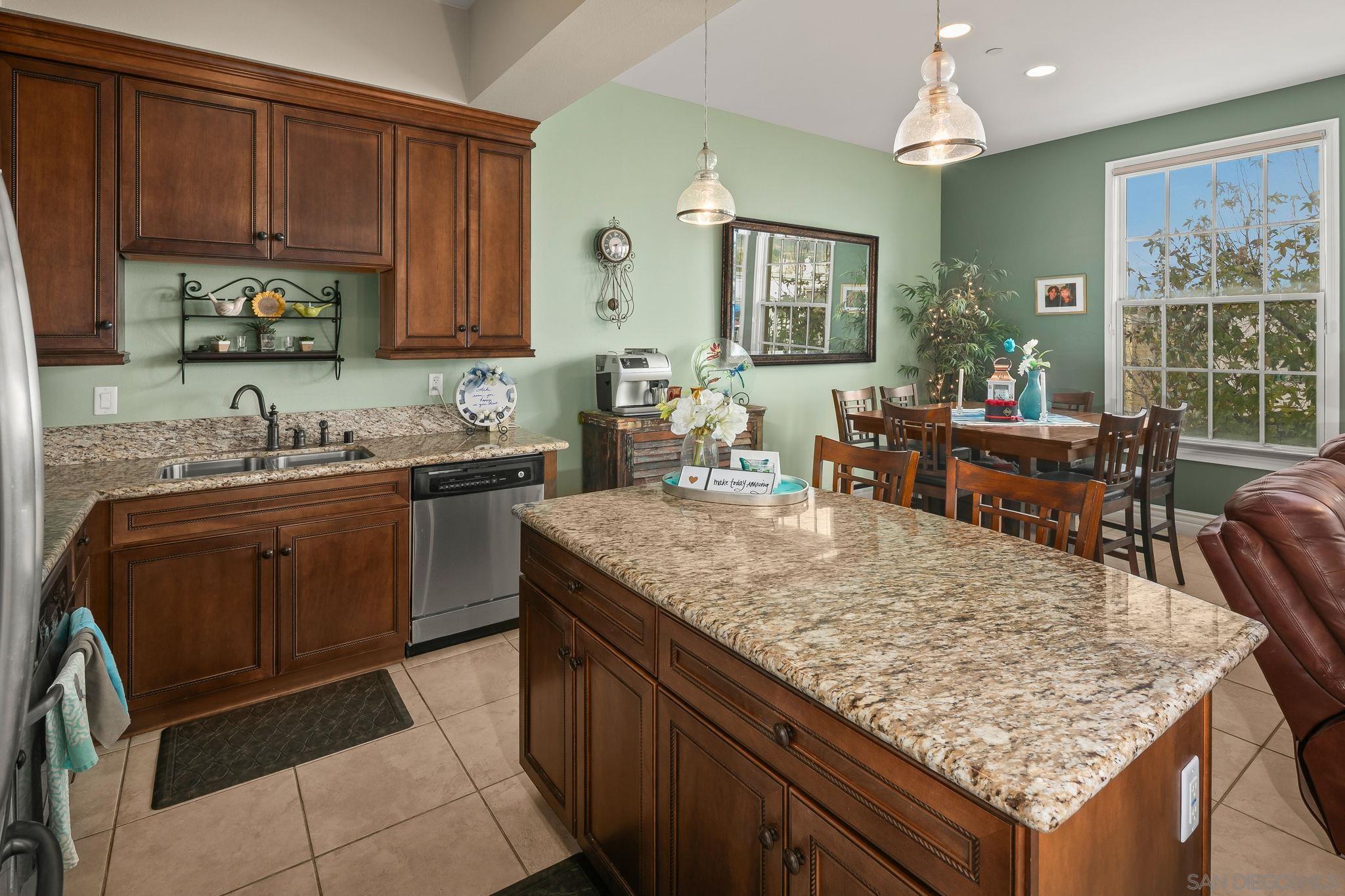 Detail Gallery Image 8 of 45 For 1523  San Elijo Rd S  #206,  San Marcos,  CA 92078 - 4 Beds | 3 Baths