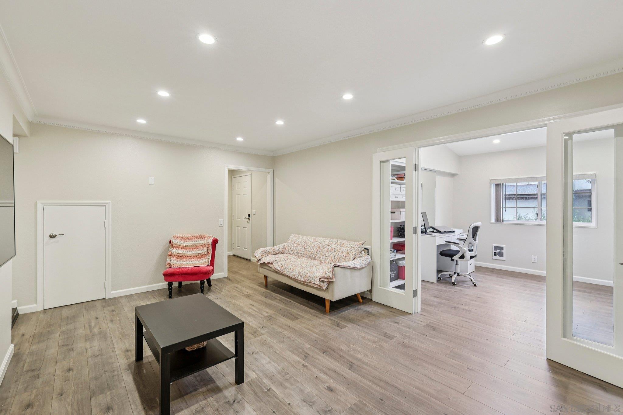 Detail Gallery Image 17 of 54 For 8870  Caminito Primavera, La Jolla,  CA 92037 - 4 Beds | 2/1 Baths