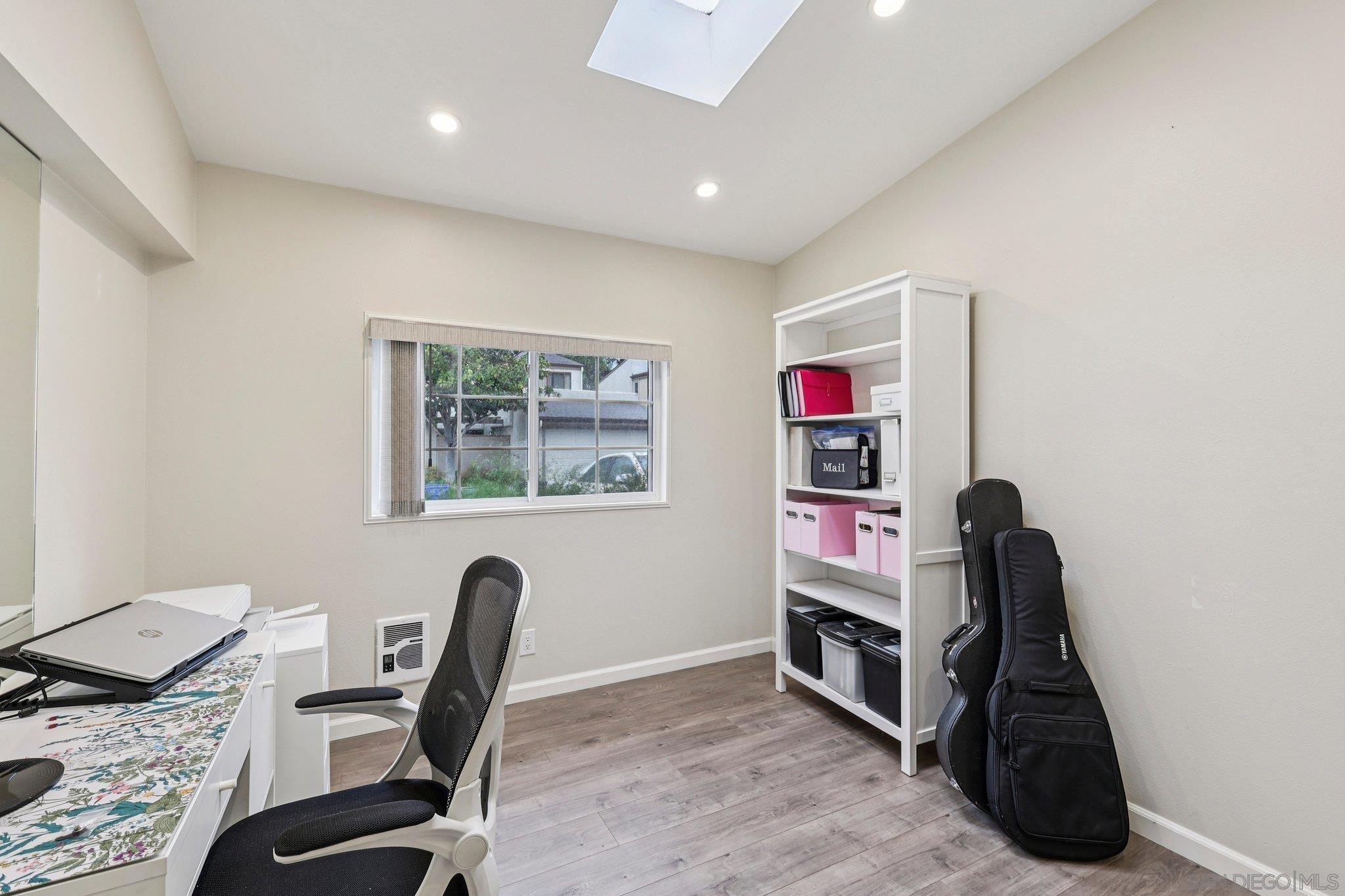 Detail Gallery Image 19 of 54 For 8870  Caminito Primavera, La Jolla,  CA 92037 - 4 Beds | 2/1 Baths