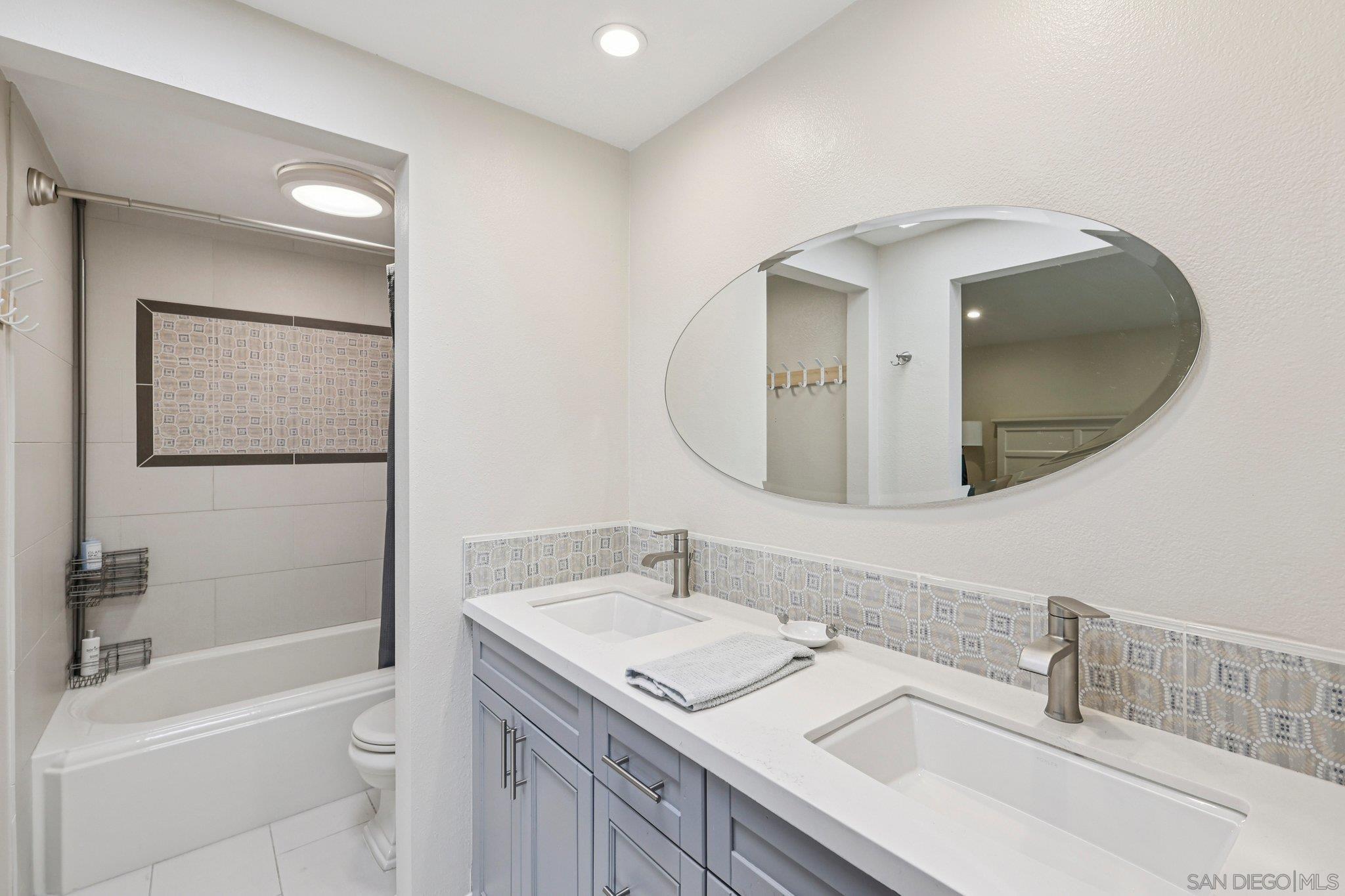 Detail Gallery Image 24 of 54 For 8870  Caminito Primavera, La Jolla,  CA 92037 - 4 Beds | 2/1 Baths