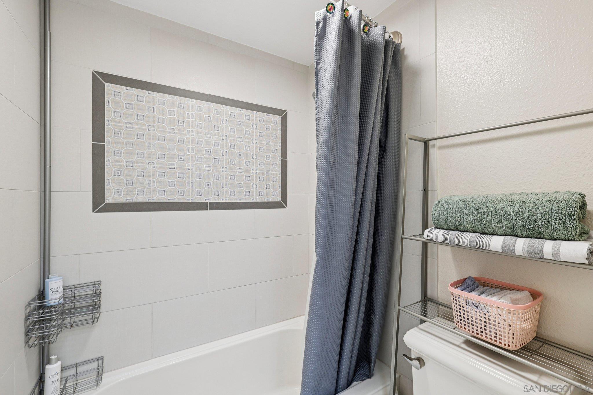 Detail Gallery Image 25 of 54 For 8870  Caminito Primavera, La Jolla,  CA 92037 - 4 Beds | 2/1 Baths