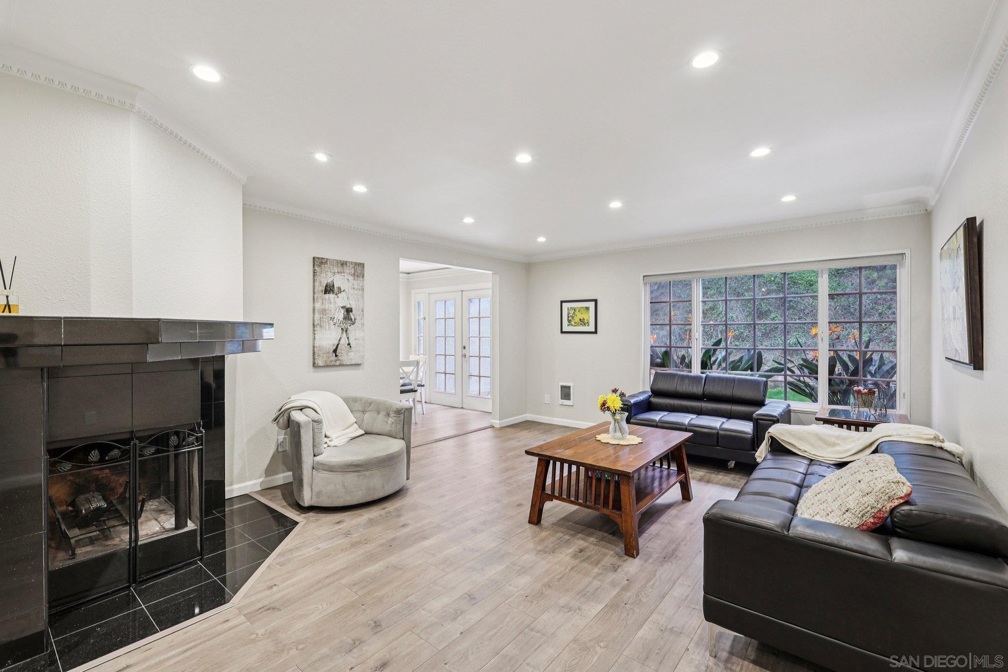 Detail Gallery Image 7 of 54 For 8870  Caminito Primavera, La Jolla,  CA 92037 - 4 Beds | 2/1 Baths