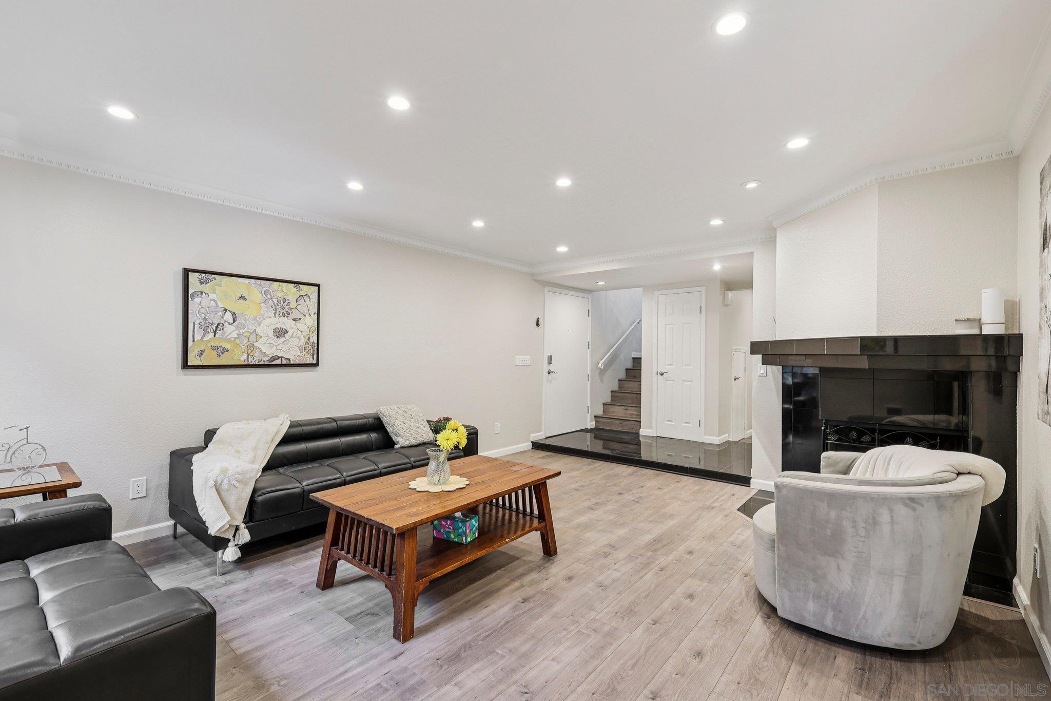 Detail Gallery Image 8 of 54 For 8870  Caminito Primavera, La Jolla,  CA 92037 - 4 Beds | 2/1 Baths