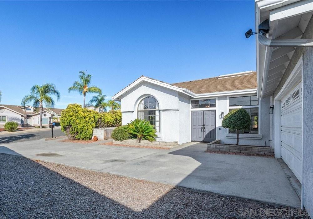 Detail Gallery Image 2 of 37 For 1761  Pinehurst Ave, Escondido,  CA 92026 - 4 Beds | 2 Baths