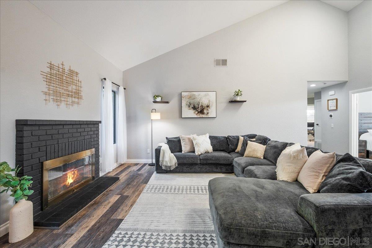 Detail Gallery Image 14 of 37 For 1761  Pinehurst Ave, Escondido,  CA 92026 - 4 Beds | 2 Baths