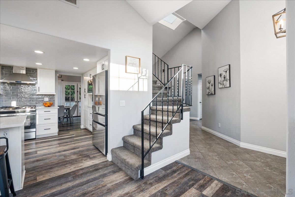 Detail Gallery Image 3 of 37 For 1761  Pinehurst Ave, Escondido,  CA 92026 - 4 Beds | 2 Baths