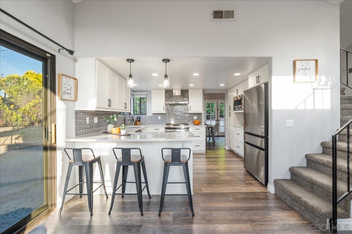 Detail Gallery Image 4 of 37 For 1761  Pinehurst Ave, Escondido,  CA 92026 - 4 Beds | 2 Baths