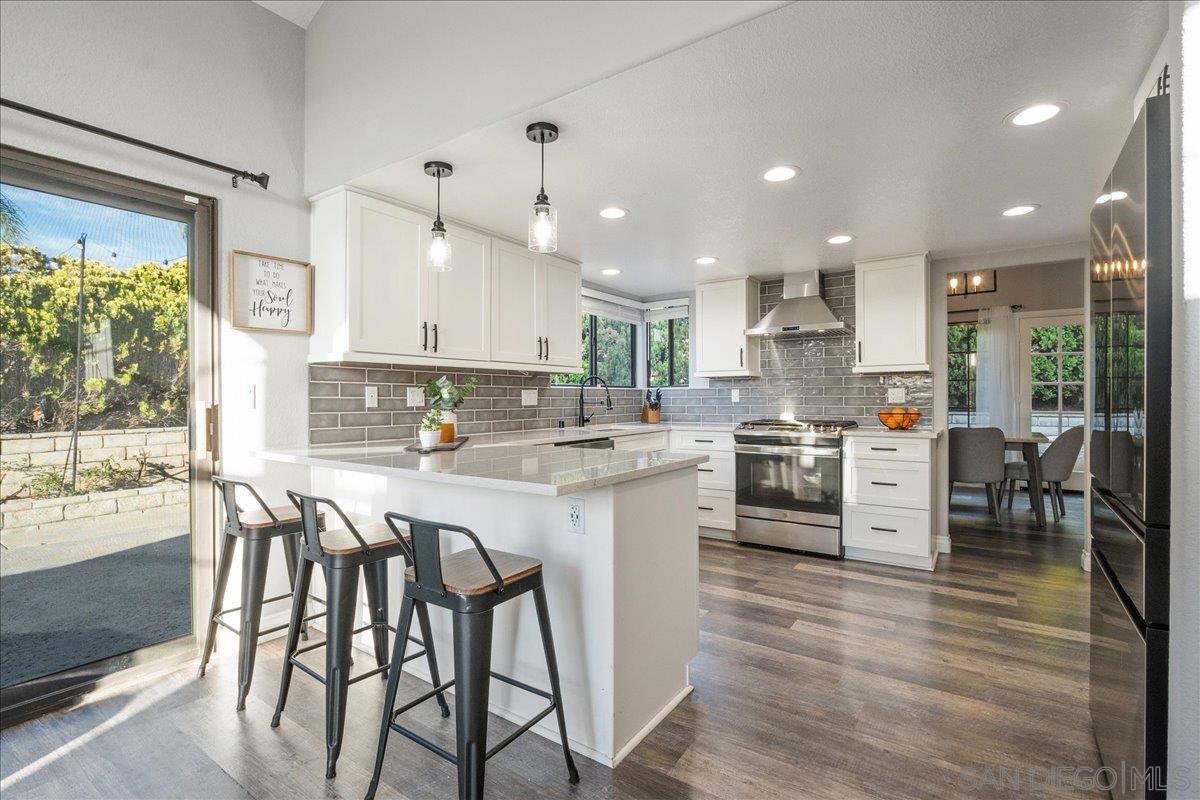 Detail Gallery Image 5 of 37 For 1761  Pinehurst Ave, Escondido,  CA 92026 - 4 Beds | 2 Baths