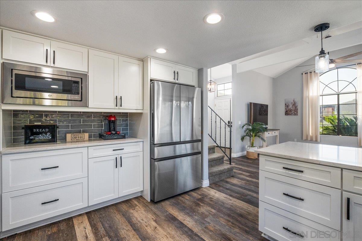 Detail Gallery Image 7 of 37 For 1761  Pinehurst Ave, Escondido,  CA 92026 - 4 Beds | 2 Baths