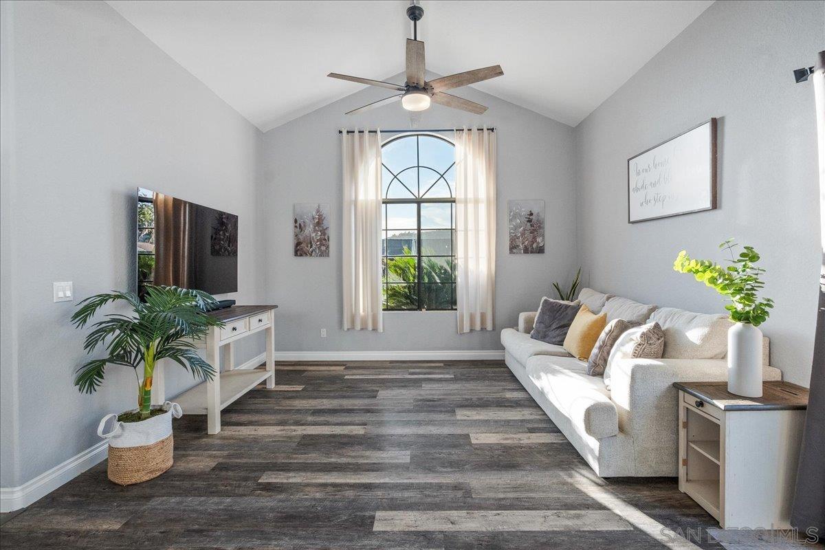 Detail Gallery Image 8 of 37 For 1761  Pinehurst Ave, Escondido,  CA 92026 - 4 Beds | 2 Baths