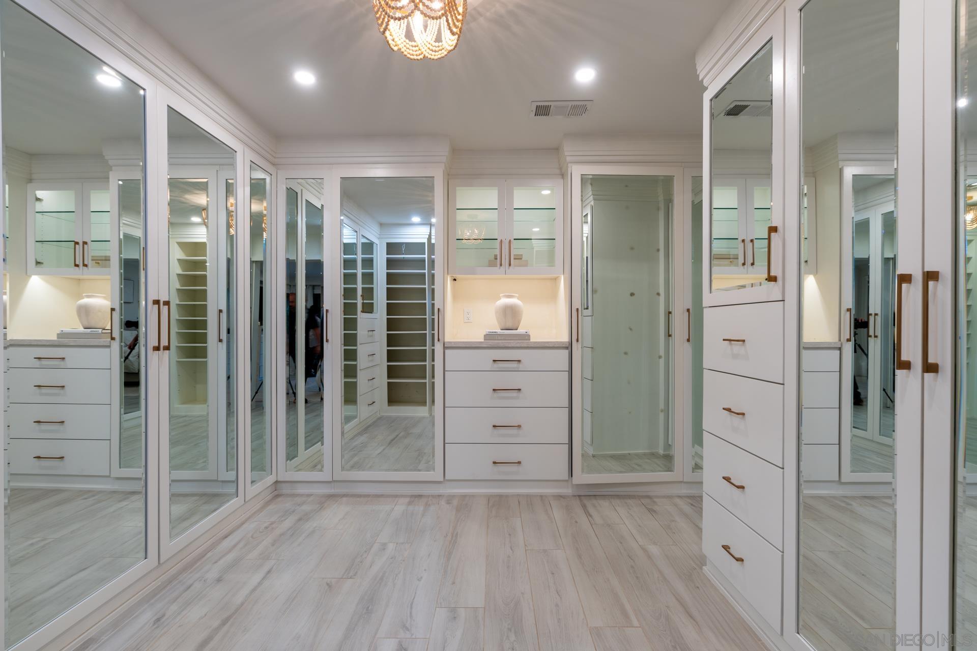 Detail Gallery Image 17 of 34 For 13723  Vista Poniente Drive, Poway,  CA 92064 - 5 Beds | 3 Baths