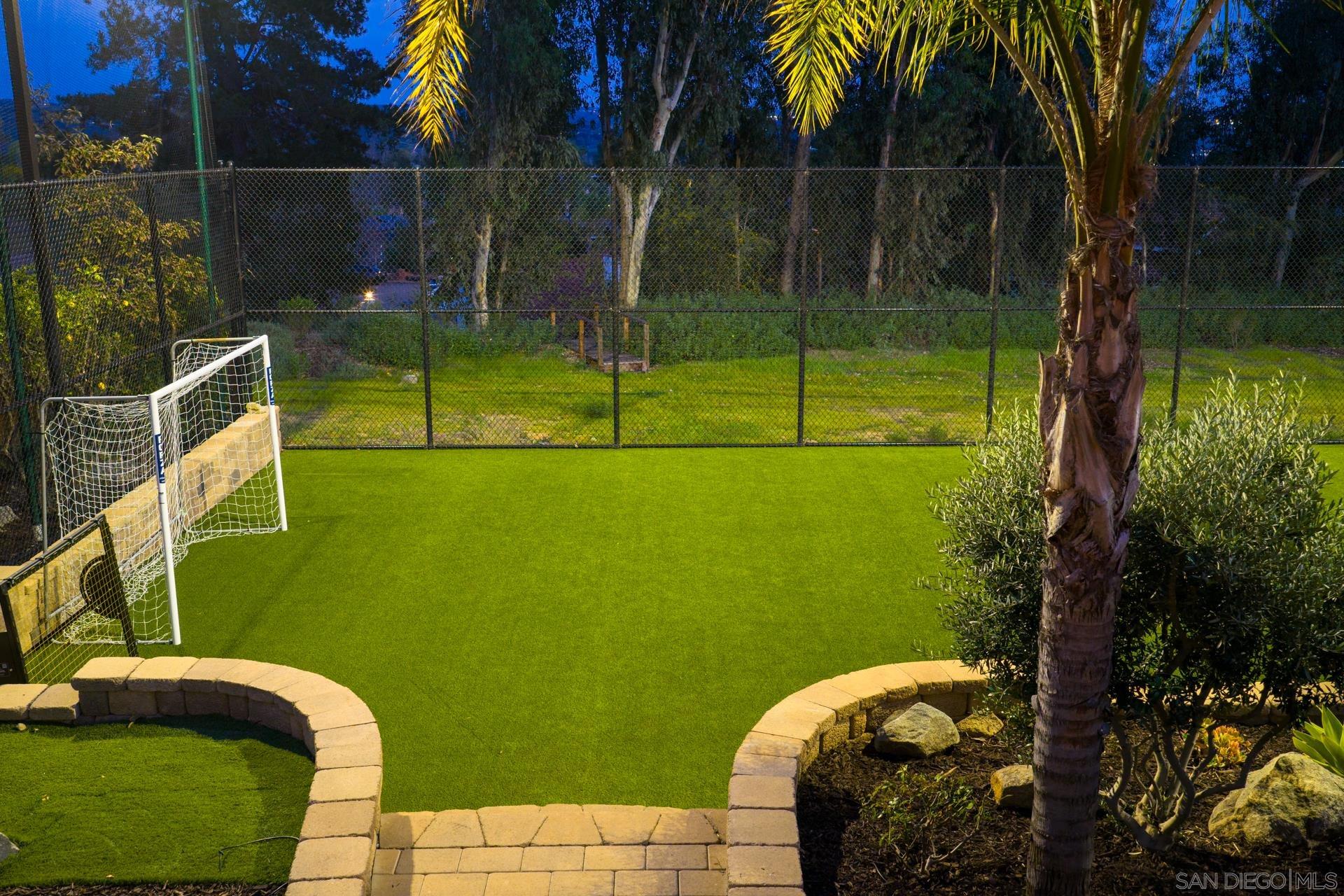 Detail Gallery Image 31 of 34 For 13723  Vista Poniente Drive, Poway,  CA 92064 - 5 Beds | 3 Baths