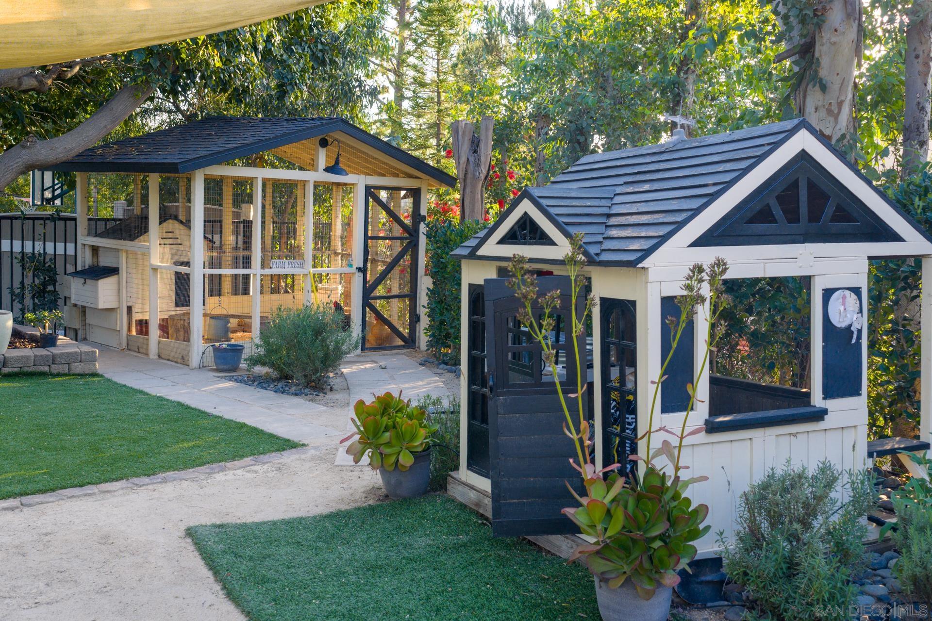 Detail Gallery Image 32 of 34 For 13723  Vista Poniente Drive, Poway,  CA 92064 - 5 Beds | 3 Baths