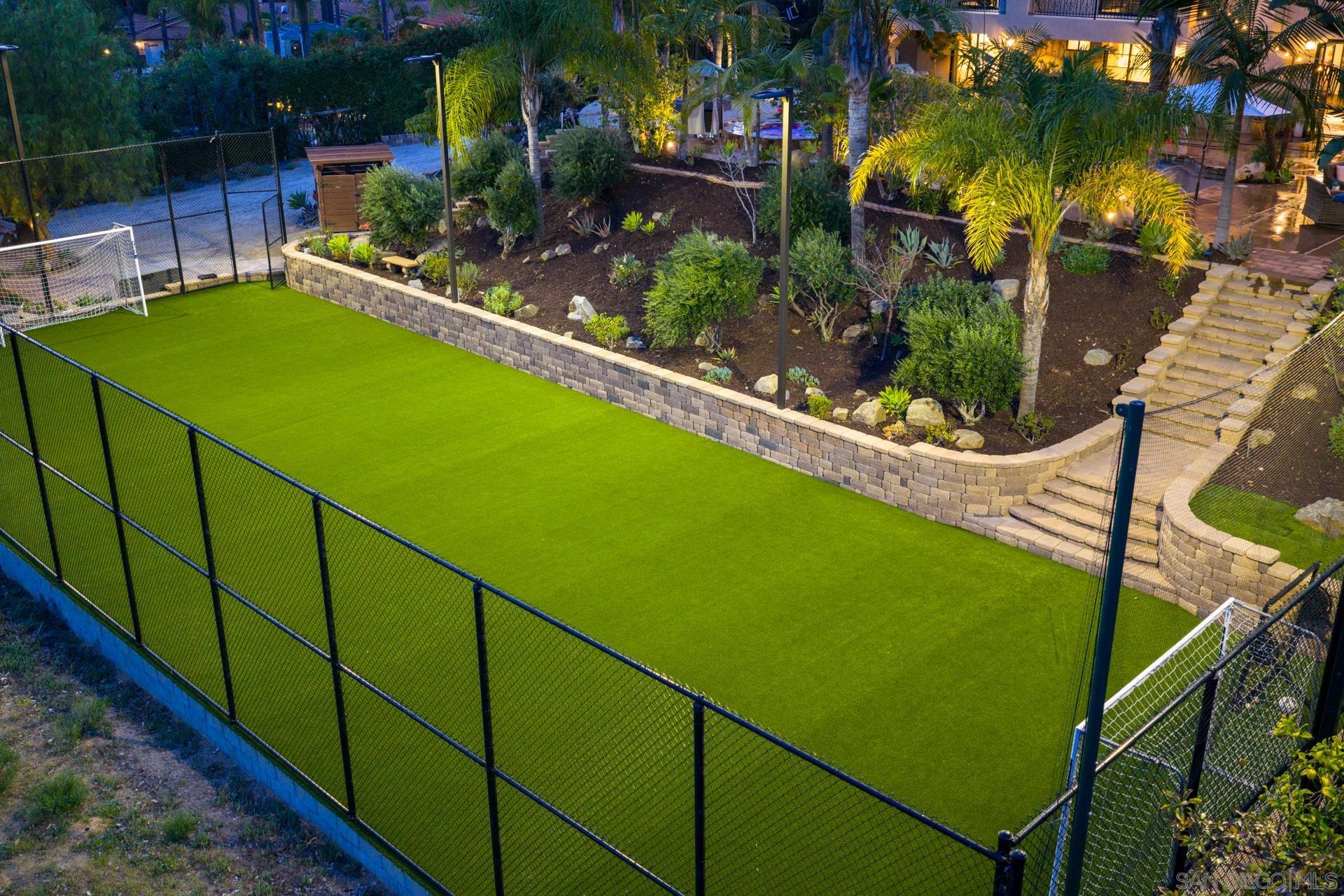 Detail Gallery Image 7 of 34 For 13723  Vista Poniente Drive, Poway,  CA 92064 - 5 Beds | 3 Baths