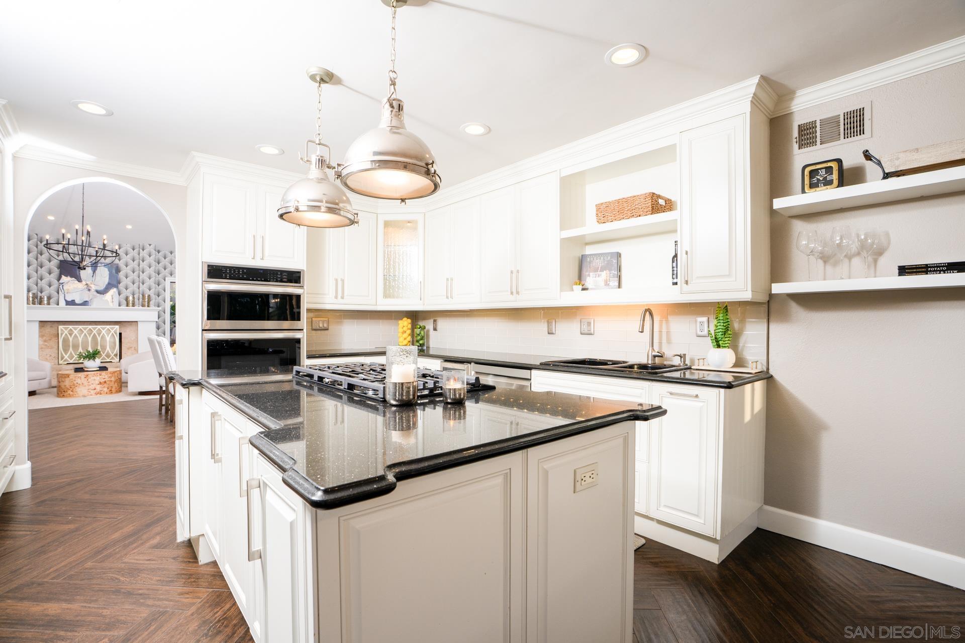 Detail Gallery Image 10 of 34 For 13723  Vista Poniente Drive, Poway,  CA 92064 - 5 Beds | 3 Baths