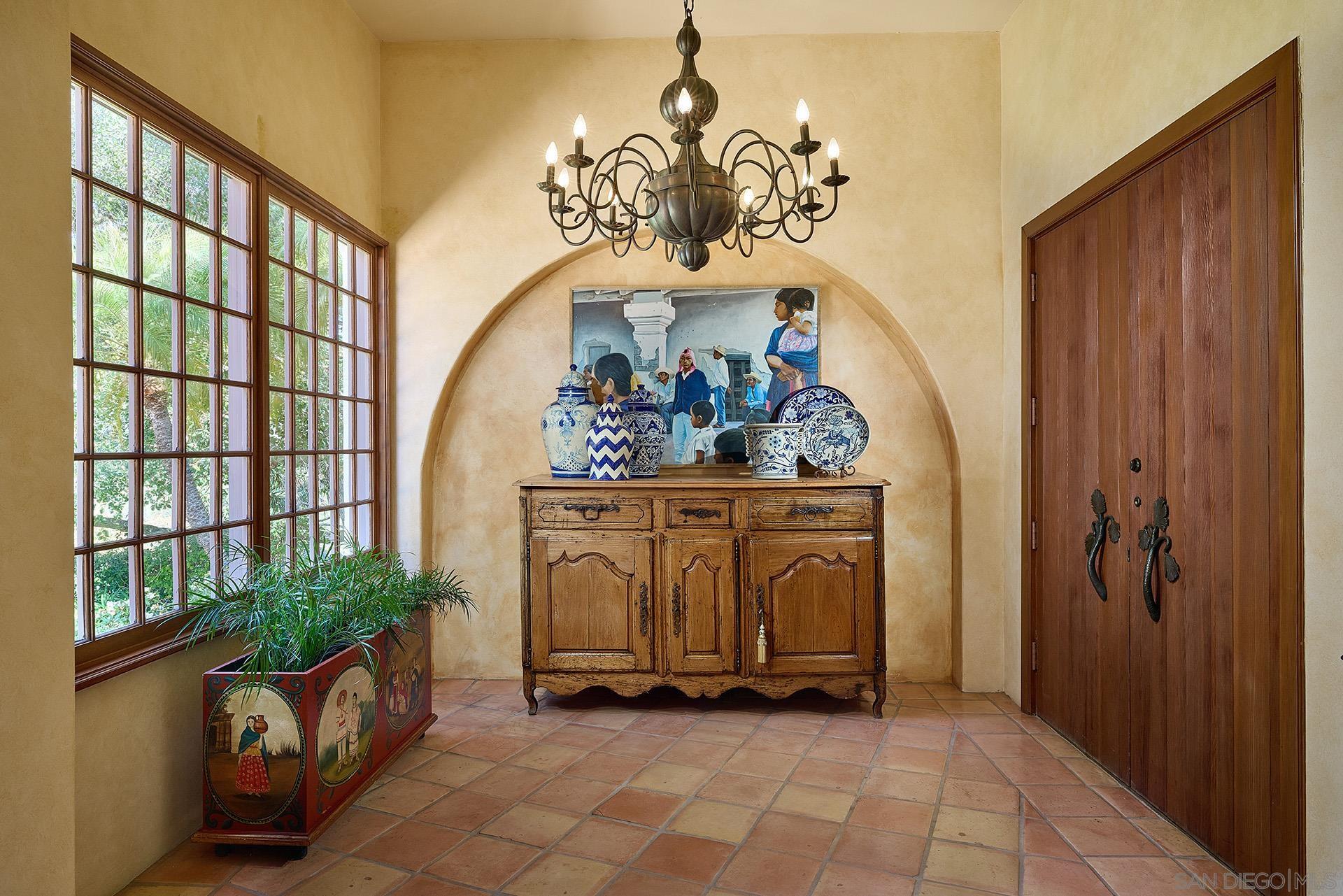 Detail Gallery Image 13 of 46 For 6525  Lago Lindo, Rancho Santa Fe,  CA 92067 - 6 Beds | 8/1 Baths