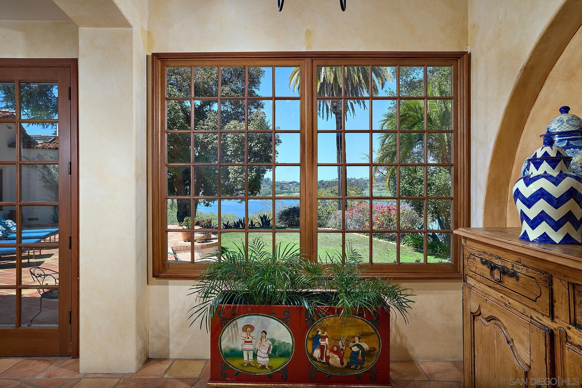 Detail Gallery Image 13 of 47 For 6525  Lago Lindo, Rancho Santa Fe,  CA 92067 - 6 Beds | 8/1 Baths