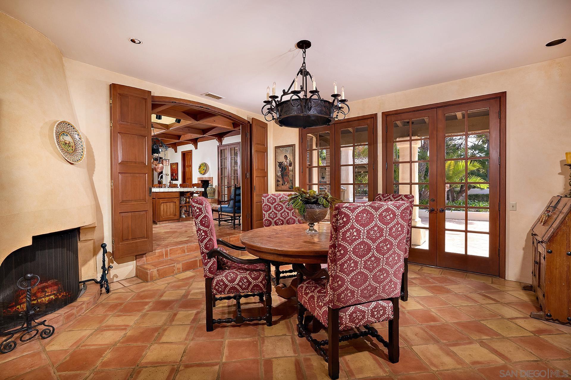 Detail Gallery Image 16 of 46 For 6525  Lago Lindo, Rancho Santa Fe,  CA 92067 - 6 Beds | 8/1 Baths