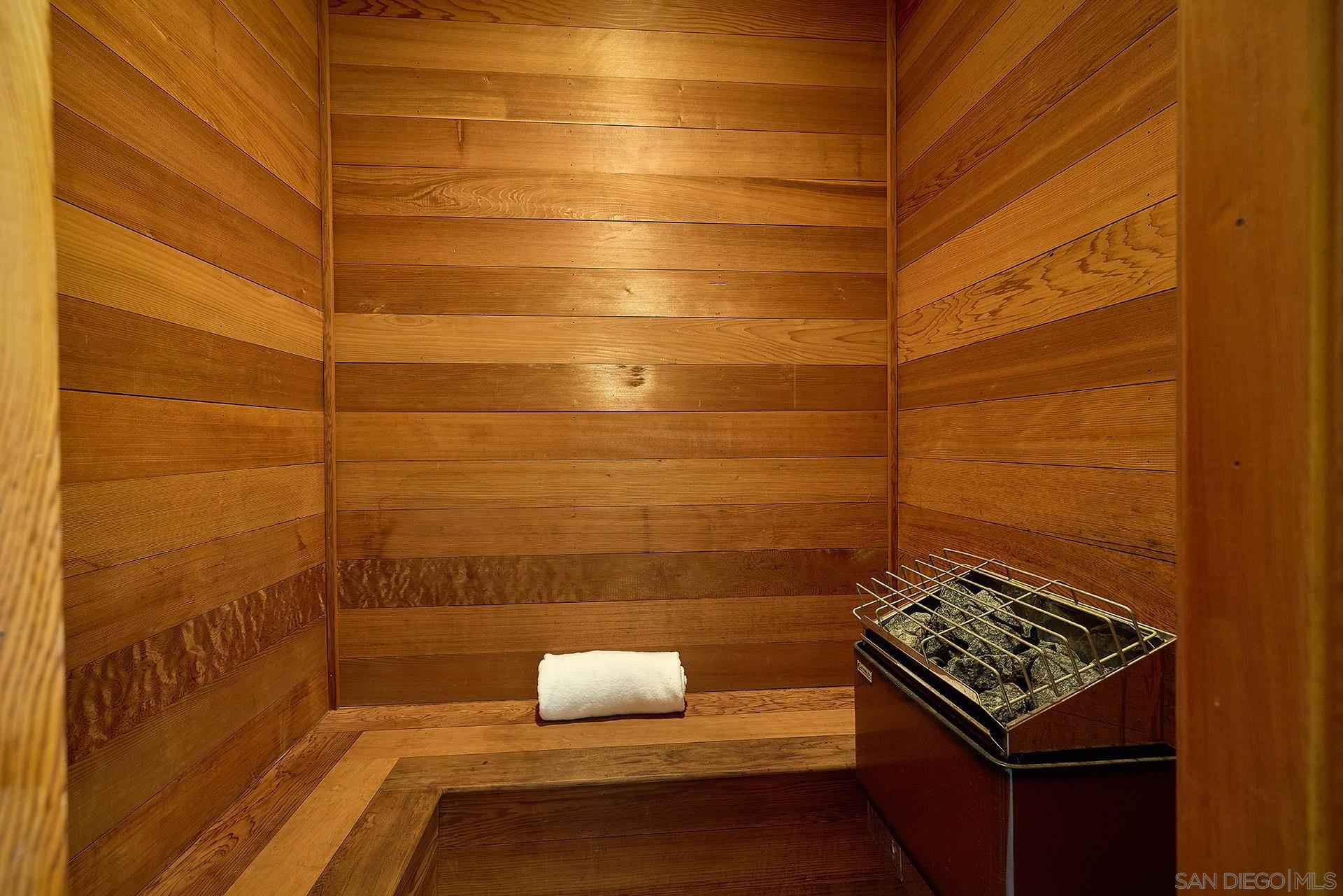 Detail Gallery Image 22 of 46 For 6525  Lago Lindo, Rancho Santa Fe,  CA 92067 - 6 Beds | 8/1 Baths