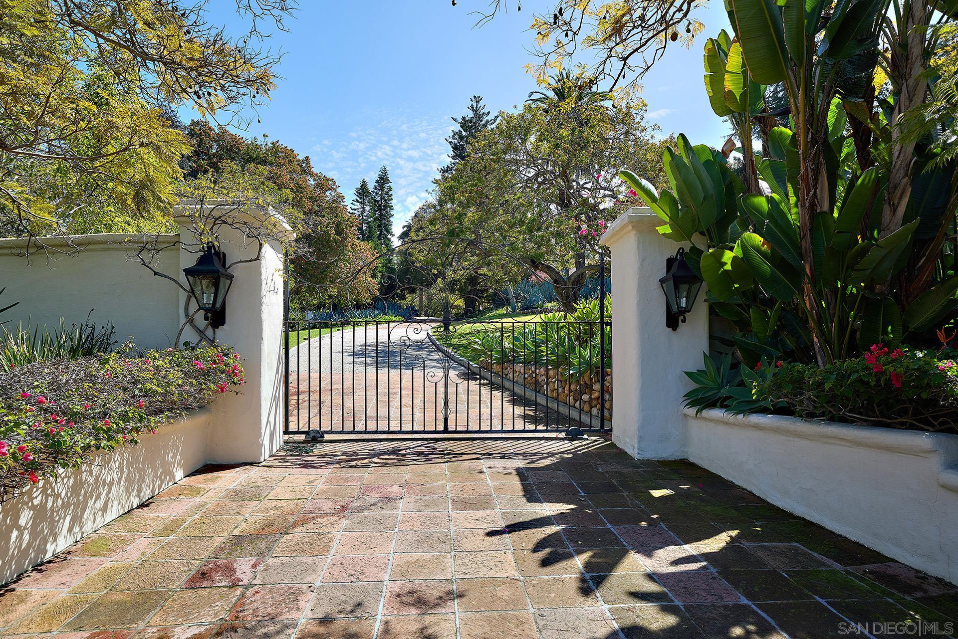 Detail Gallery Image 9 of 46 For 6525  Lago Lindo, Rancho Santa Fe,  CA 92067 - 6 Beds | 8/1 Baths