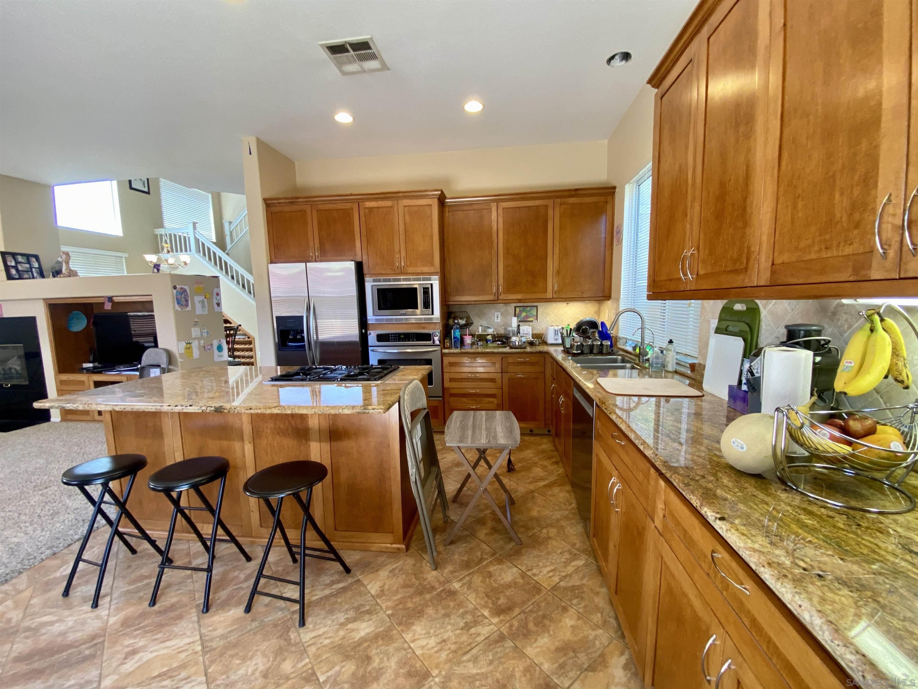 Detail Gallery Image 3 of 32 For 12061  Daymark Ct, San Diego,  CA 92131 - 4 Beds | 2/1 Baths