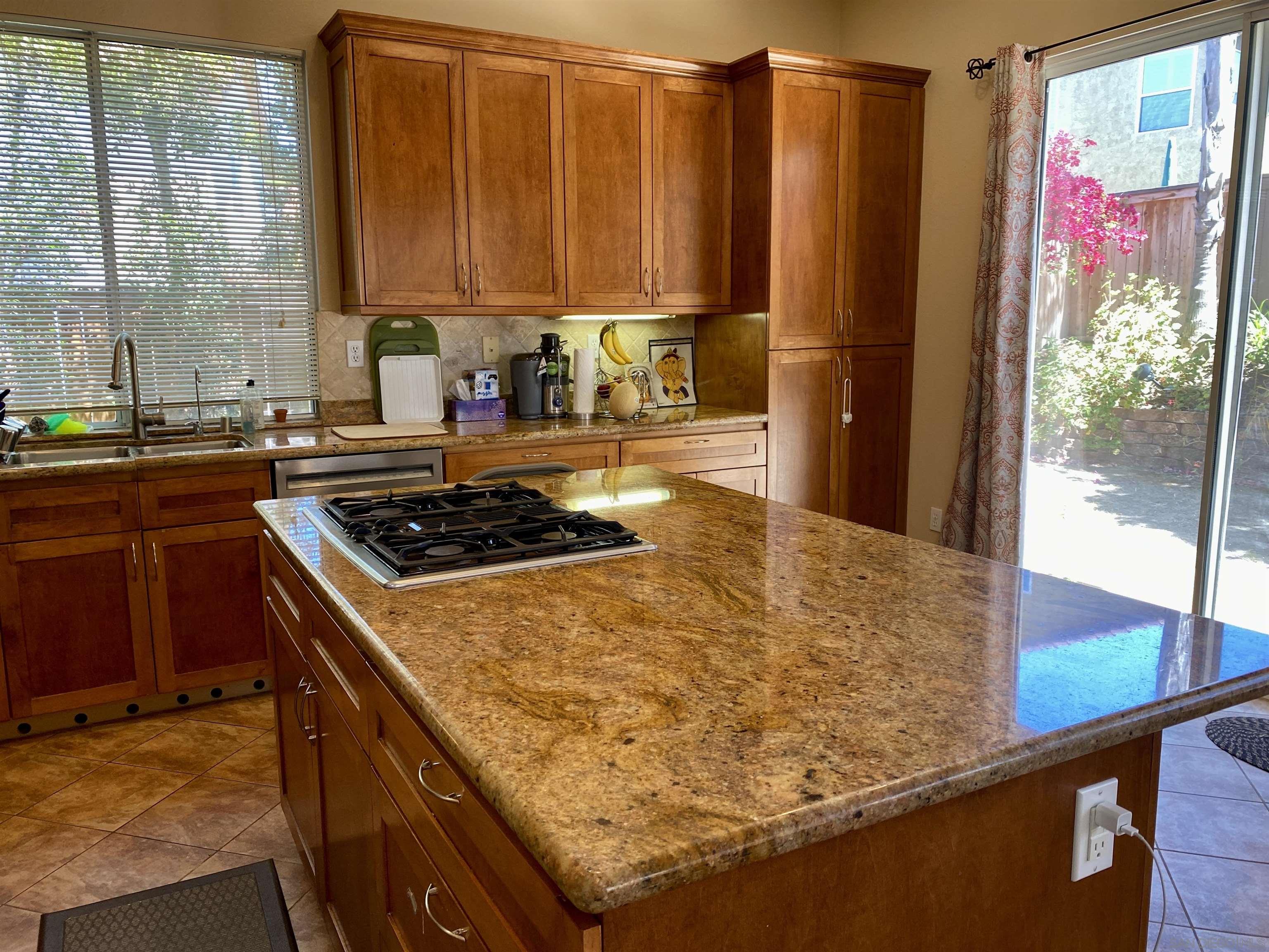 Detail Gallery Image 7 of 32 For 12061  Daymark Ct, San Diego,  CA 92131 - 4 Beds | 2/1 Baths