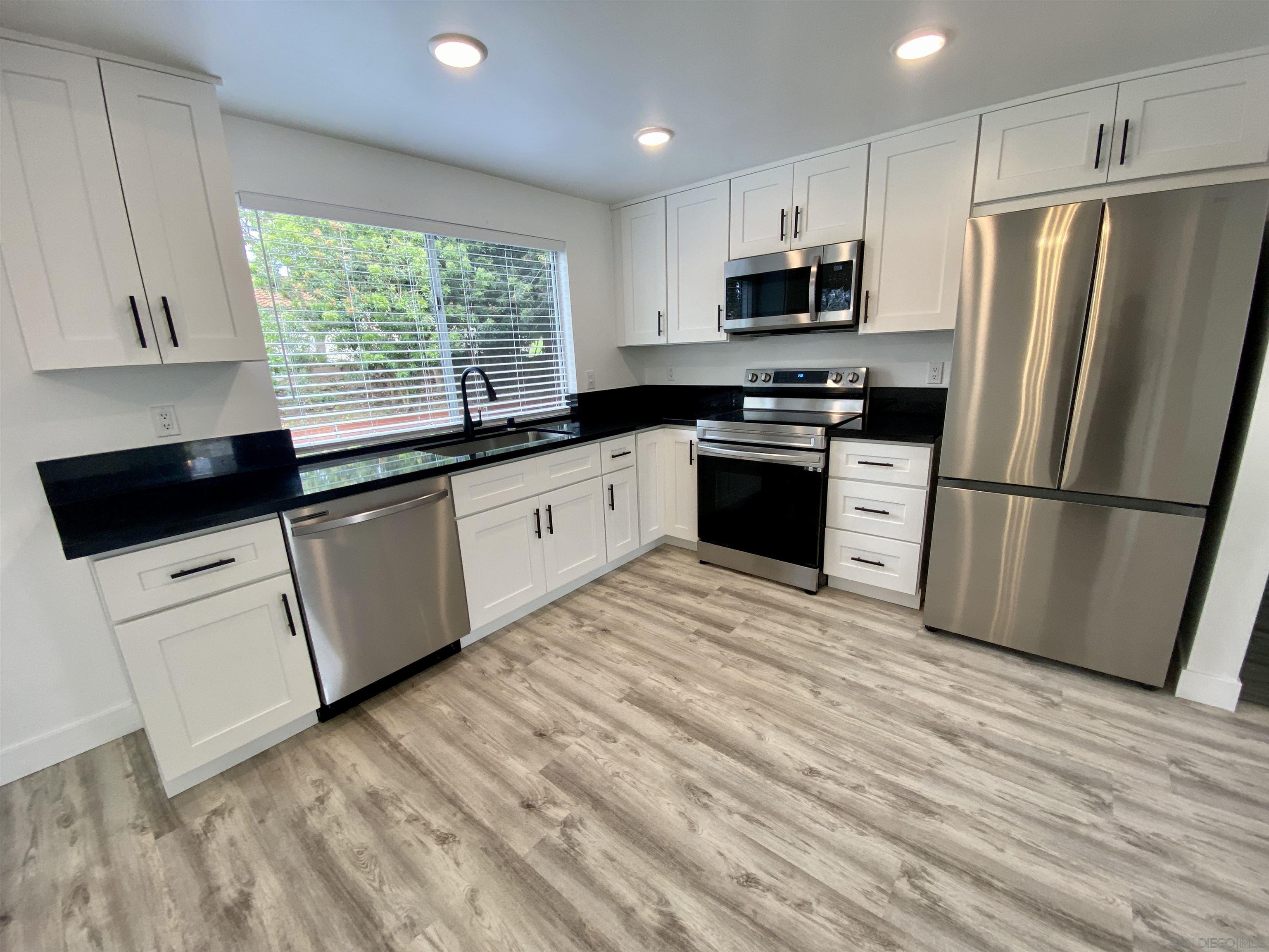 Detail Gallery Image 2 of 31 For 293  Chapalita Dr, Encinitas,  CA 92024 - 4 Beds | 2/1 Baths