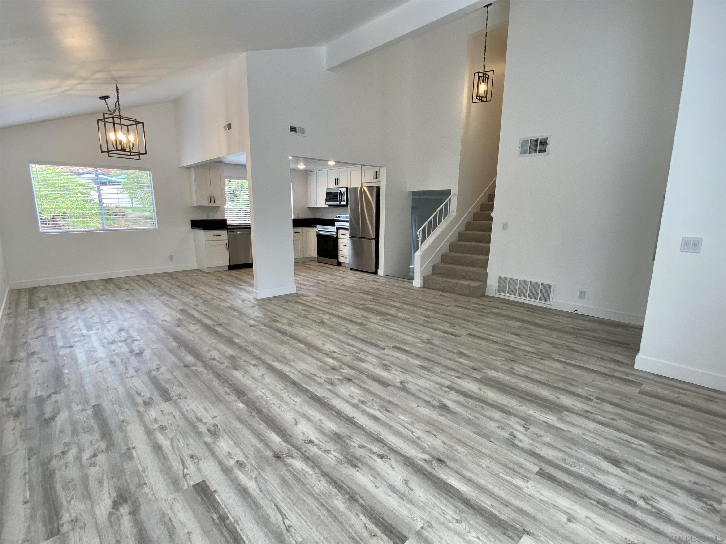 Detail Gallery Image 5 of 31 For 293  Chapalita Dr, Encinitas,  CA 92024 - 4 Beds | 2/1 Baths