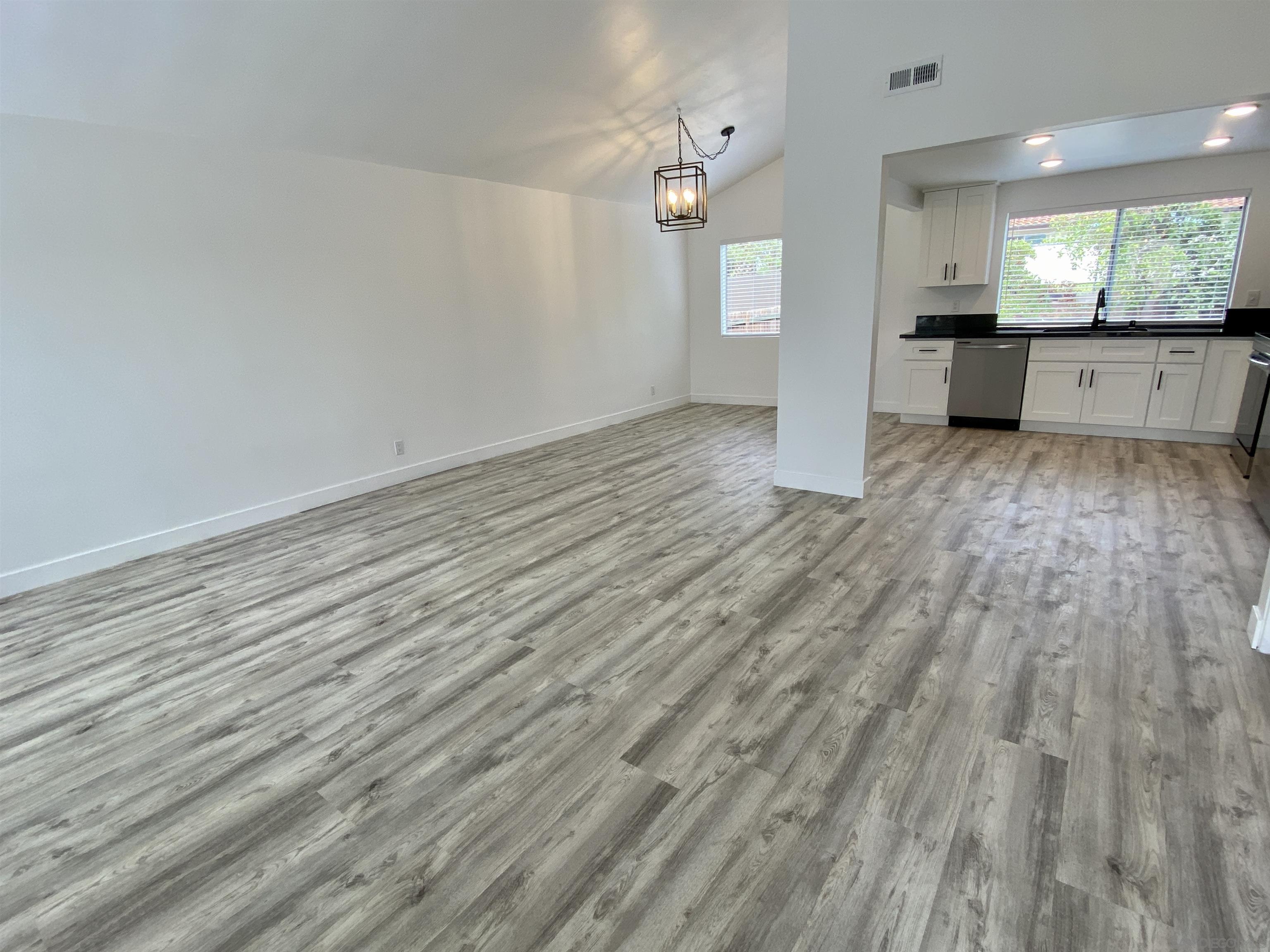 Detail Gallery Image 7 of 31 For 293  Chapalita Dr, Encinitas,  CA 92024 - 4 Beds | 2/1 Baths