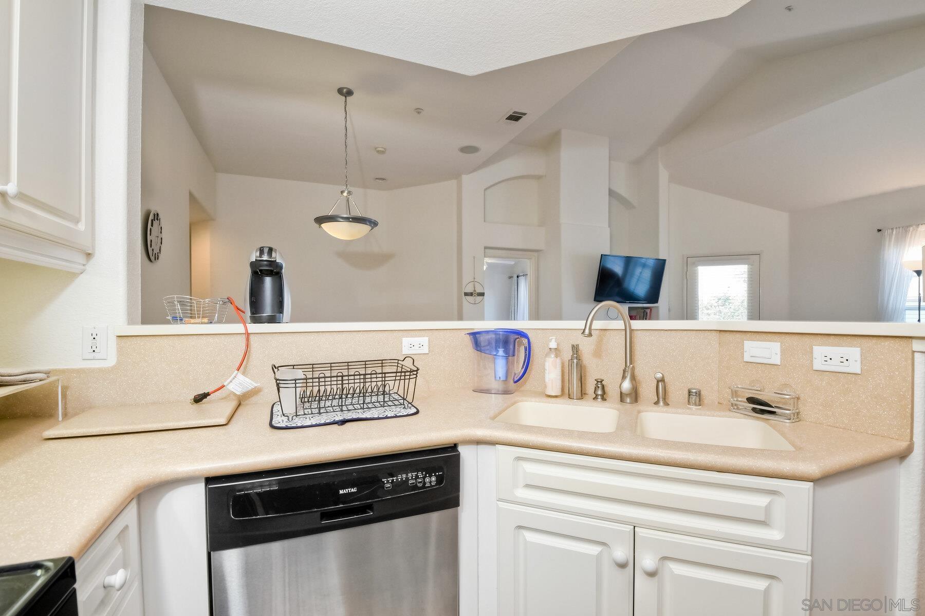 Detail Gallery Image 11 of 34 For 16940  Starling Sight  1, San Diego,  CA 92127 - 2 Beds | 2 Baths