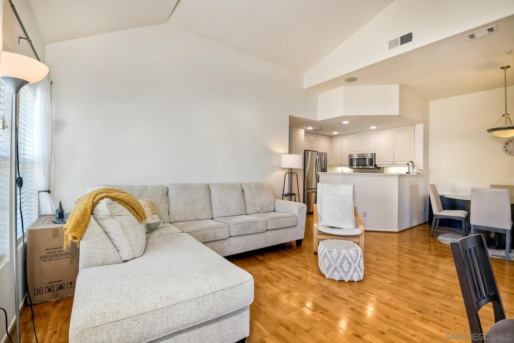 Detail Gallery Image 3 of 34 For 16940  Starling Sight  1, San Diego,  CA 92127 - 2 Beds | 2 Baths