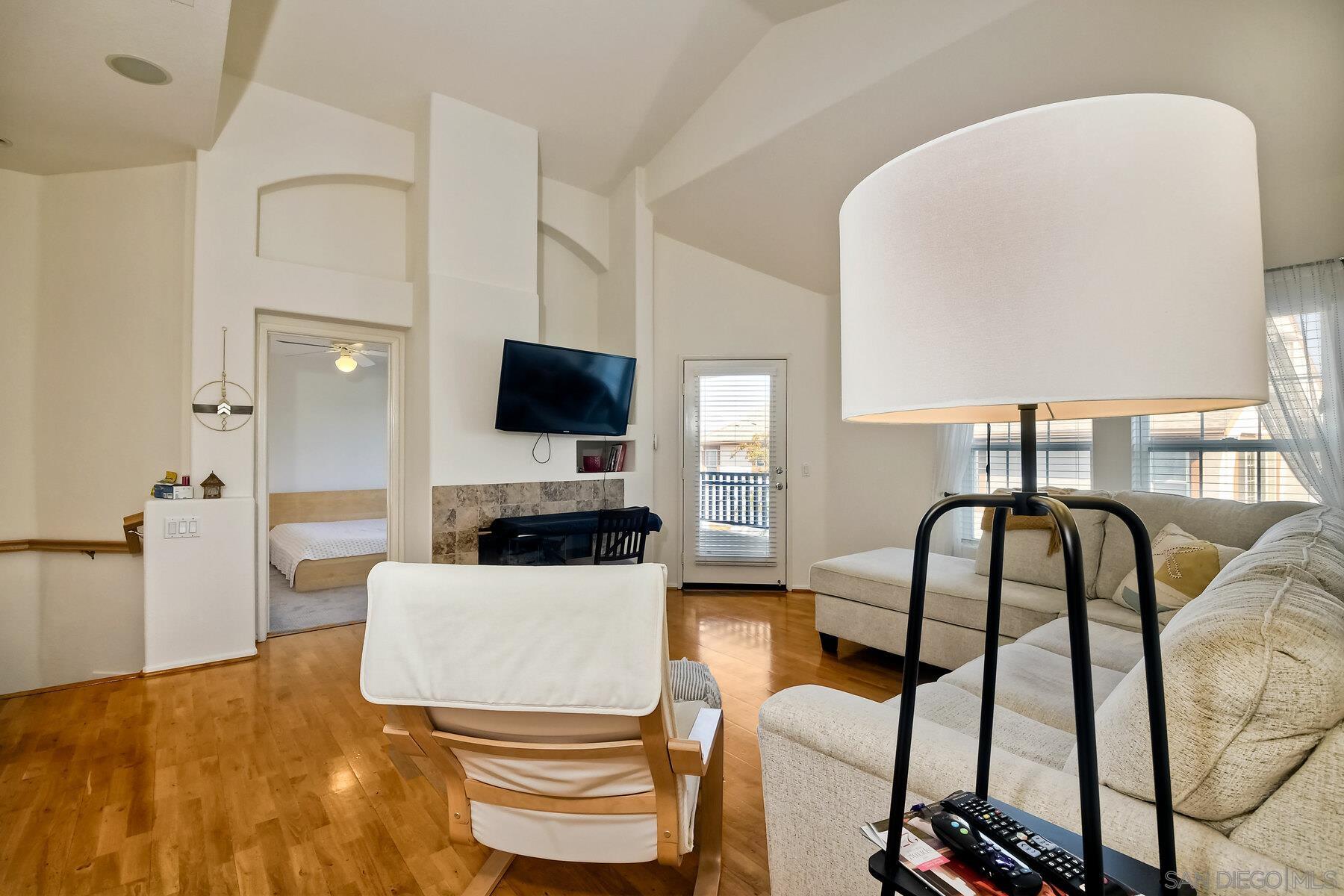 Detail Gallery Image 5 of 34 For 16940  Starling Sight  1, San Diego,  CA 92127 - 2 Beds | 2 Baths