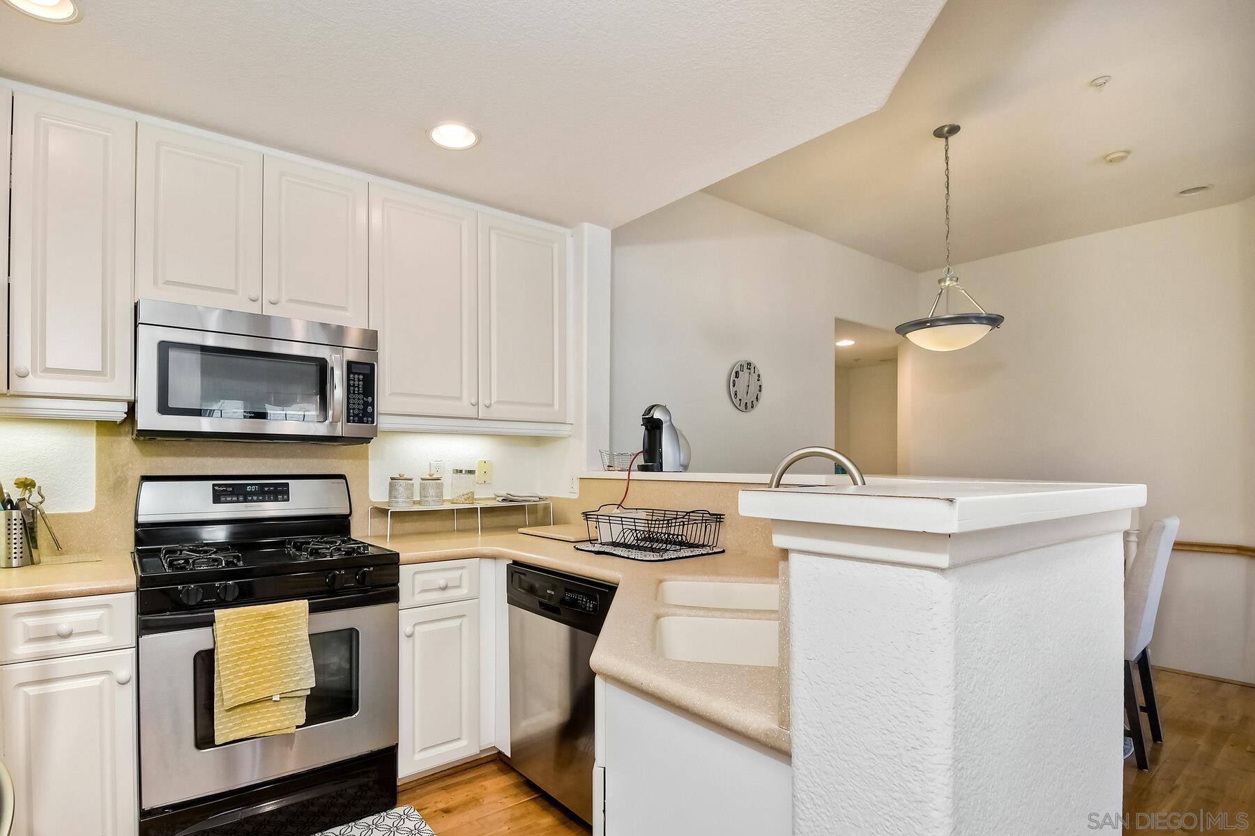 Detail Gallery Image 8 of 34 For 16940  Starling Sight  1, San Diego,  CA 92127 - 2 Beds | 2 Baths