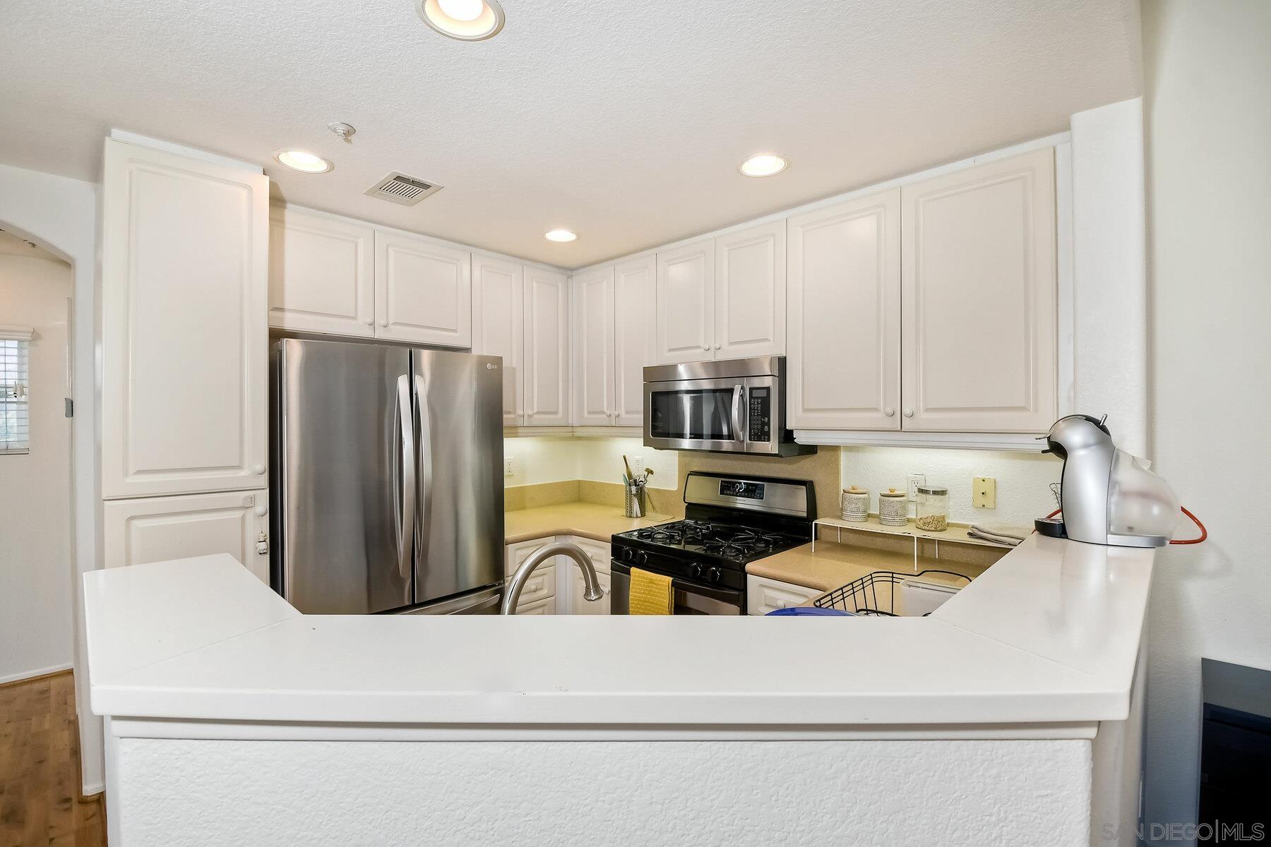 Detail Gallery Image 9 of 34 For 16940  Starling Sight  1, San Diego,  CA 92127 - 2 Beds | 2 Baths