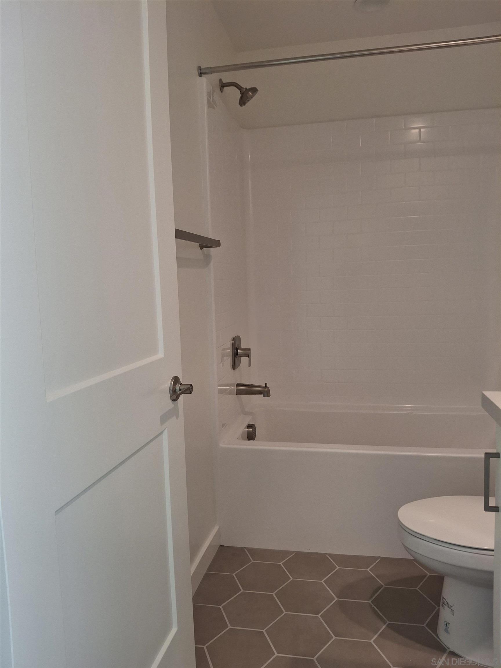 Detail Gallery Image 16 of 35 For 4672  Catmint, Carlsbad,  CA 92008 - 4 Beds | 2/2 Baths