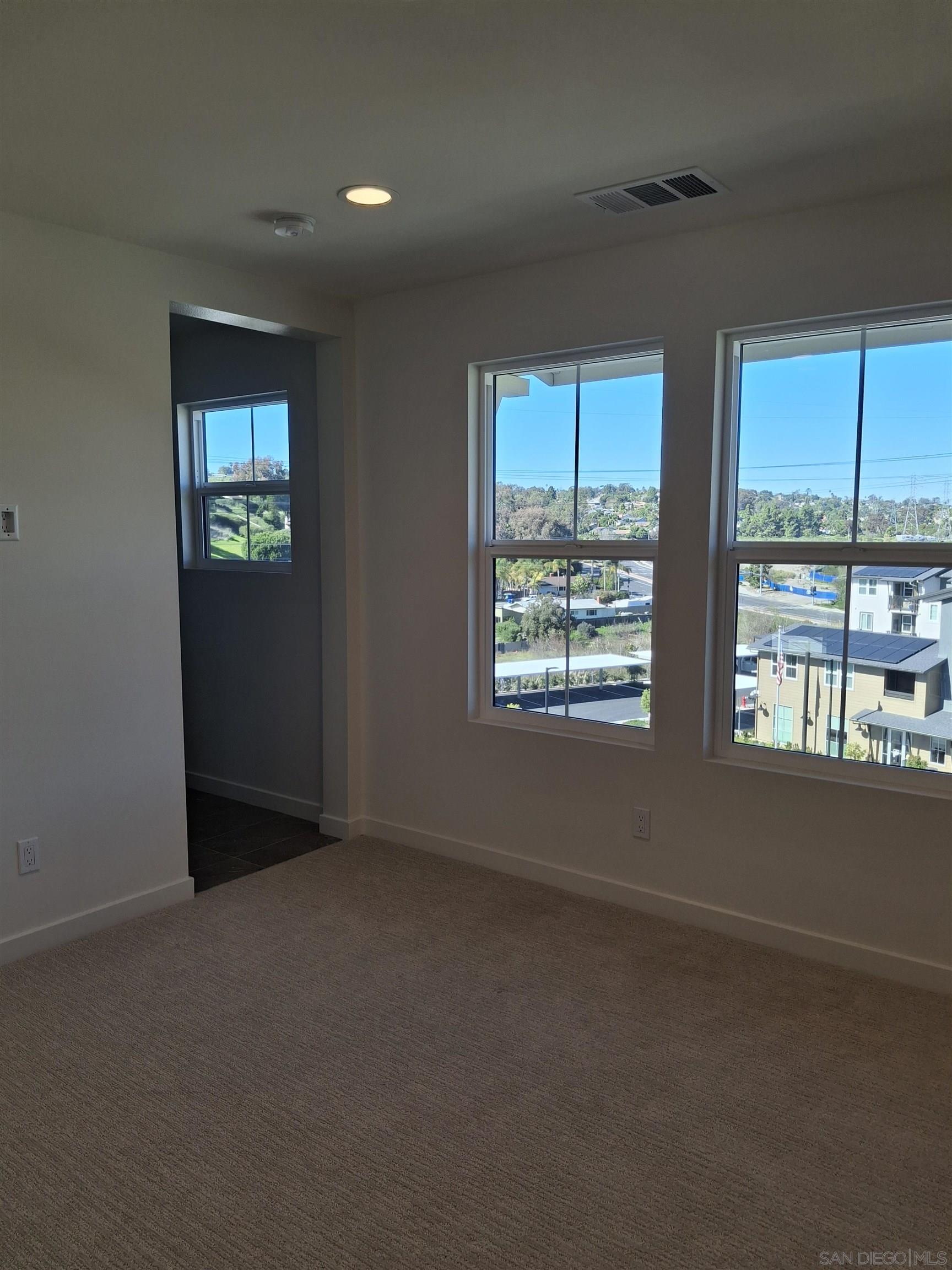 Detail Gallery Image 17 of 35 For 4672  Catmint, Carlsbad,  CA 92008 - 4 Beds | 2/2 Baths