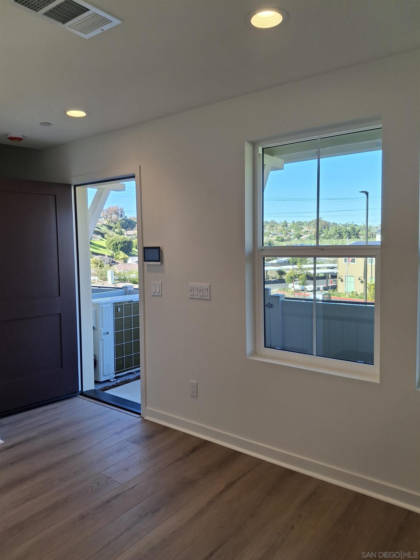 Detail Gallery Image 27 of 35 For 4672  Catmint, Carlsbad,  CA 92008 - 4 Beds | 2/2 Baths