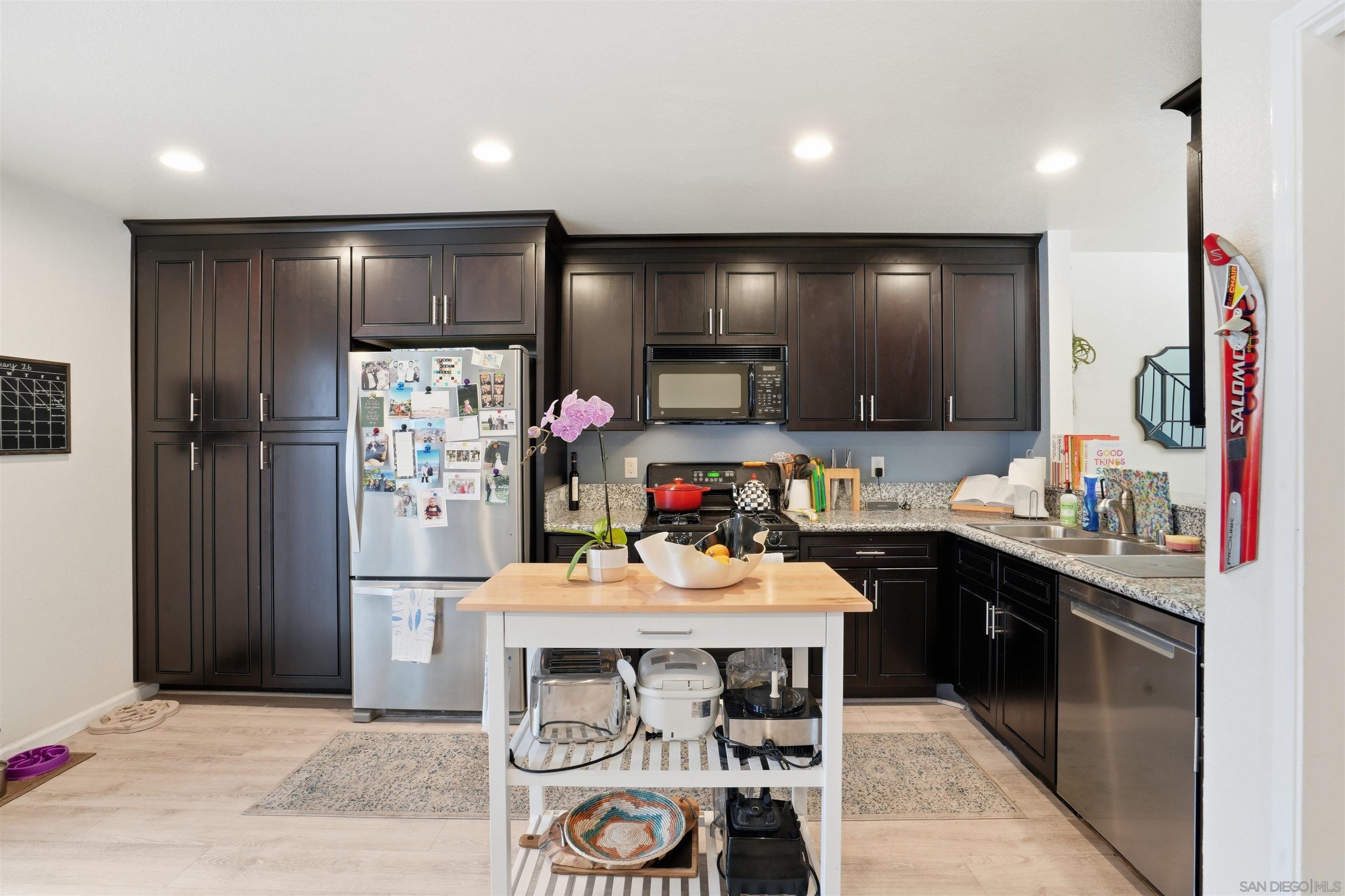 Detail Gallery Image 11 of 37 For 857  Violet Ct, Carlsbad,  CA 92011 - 2 Beds | 1/1 Baths