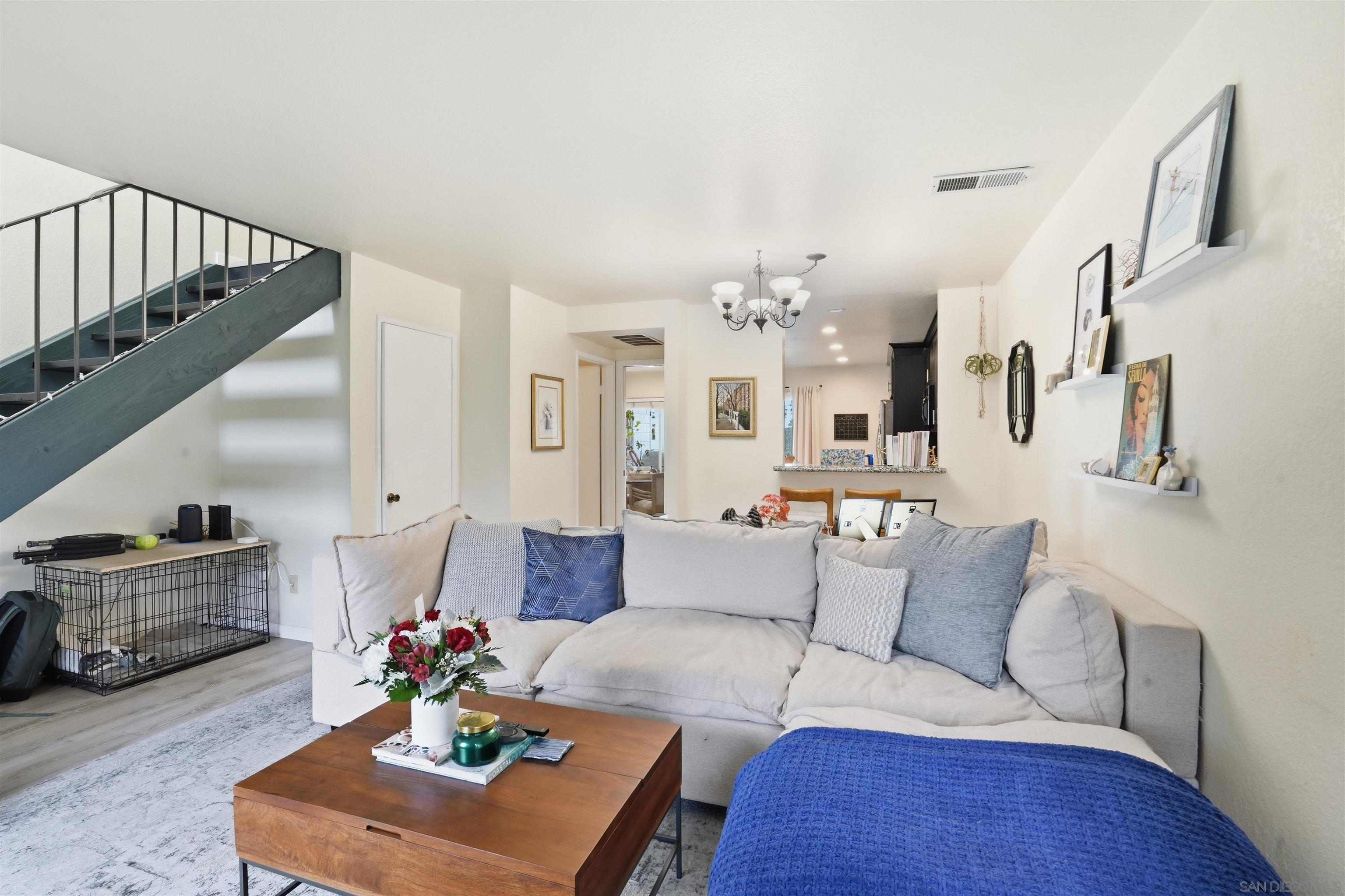 Detail Gallery Image 3 of 37 For 857  Violet Ct, Carlsbad,  CA 92011 - 2 Beds | 1/1 Baths