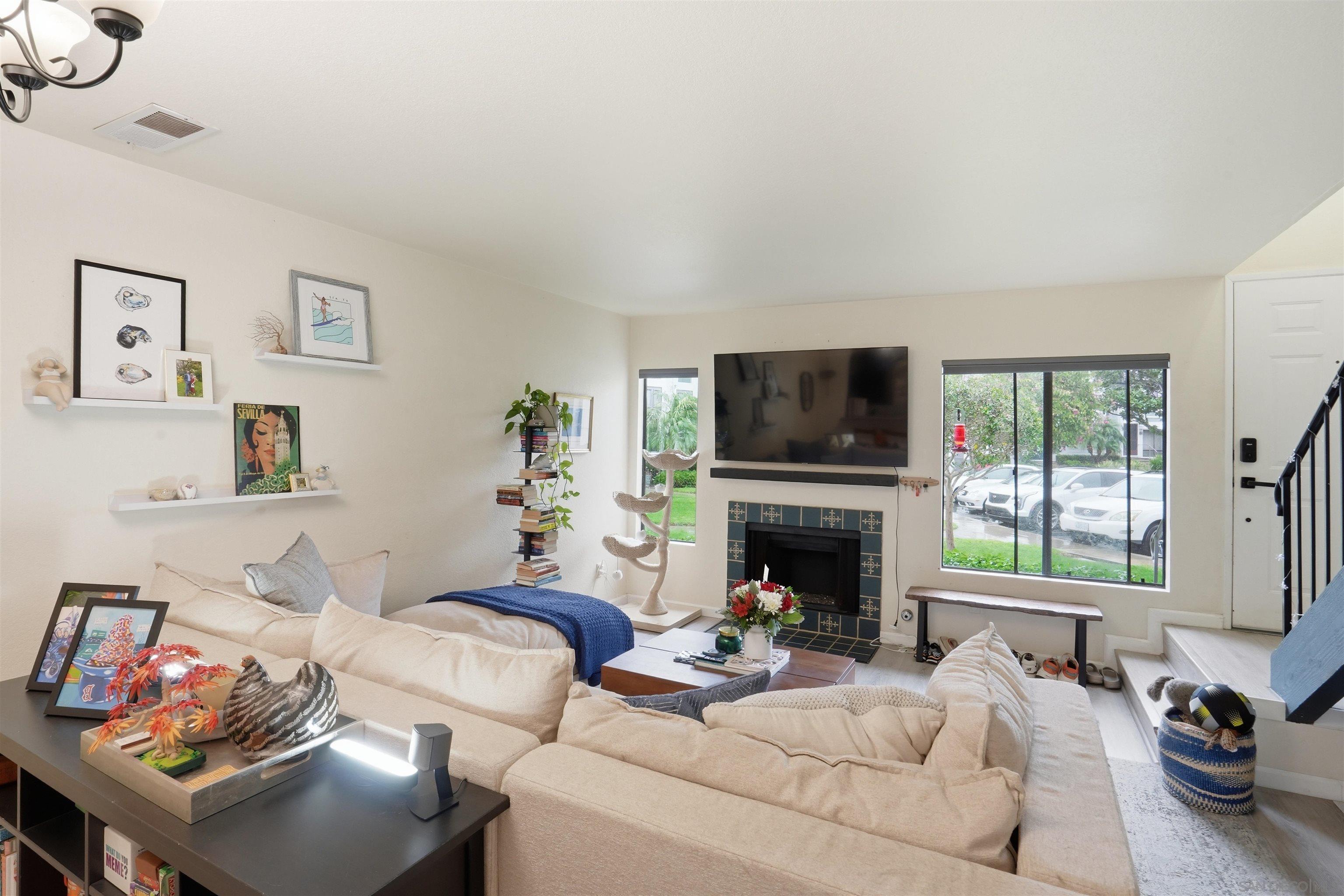 Detail Gallery Image 5 of 37 For 857  Violet Ct, Carlsbad,  CA 92011 - 2 Beds | 1/1 Baths
