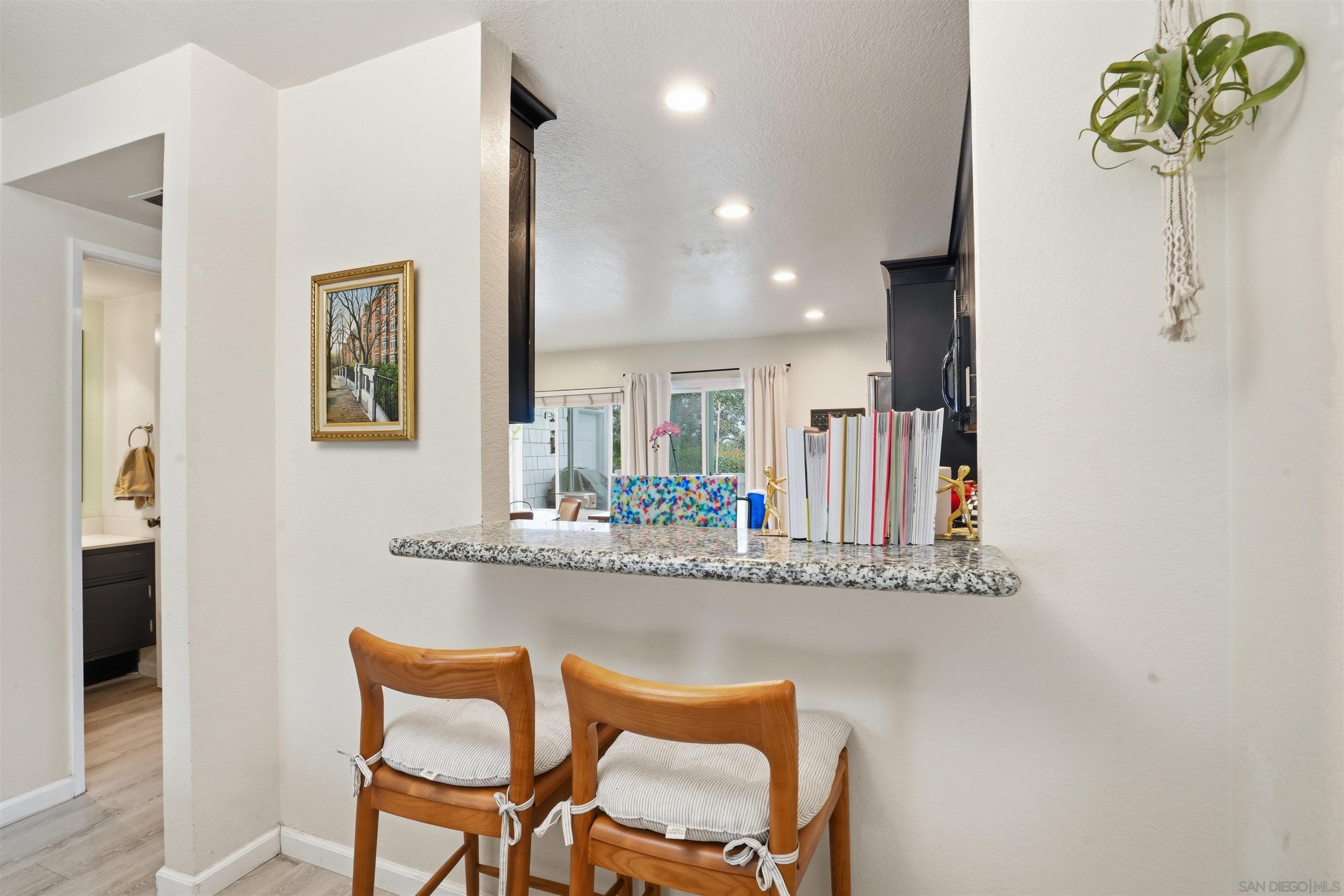 Detail Gallery Image 6 of 37 For 857  Violet Ct, Carlsbad,  CA 92011 - 2 Beds | 1/1 Baths