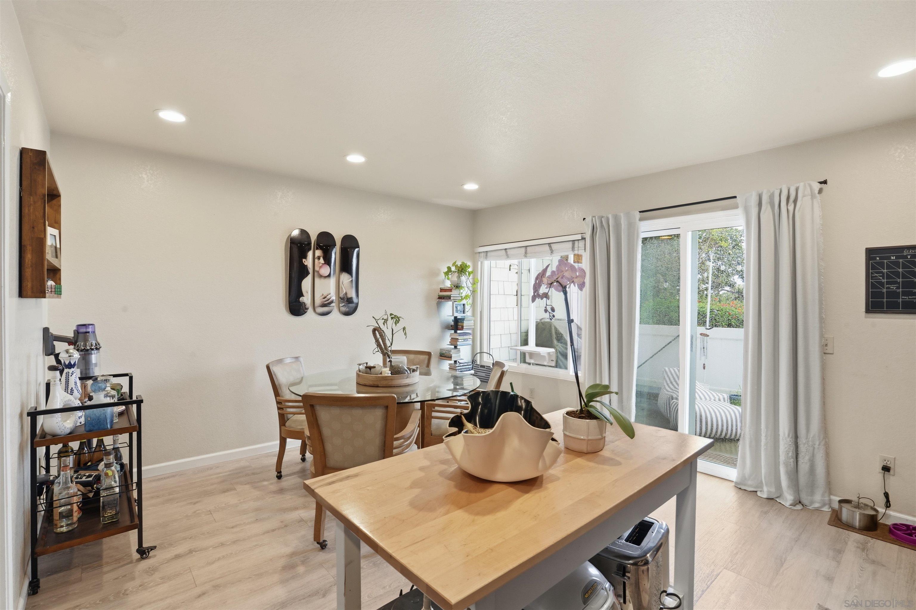 Detail Gallery Image 9 of 37 For 857  Violet Ct, Carlsbad,  CA 92011 - 2 Beds | 1/1 Baths