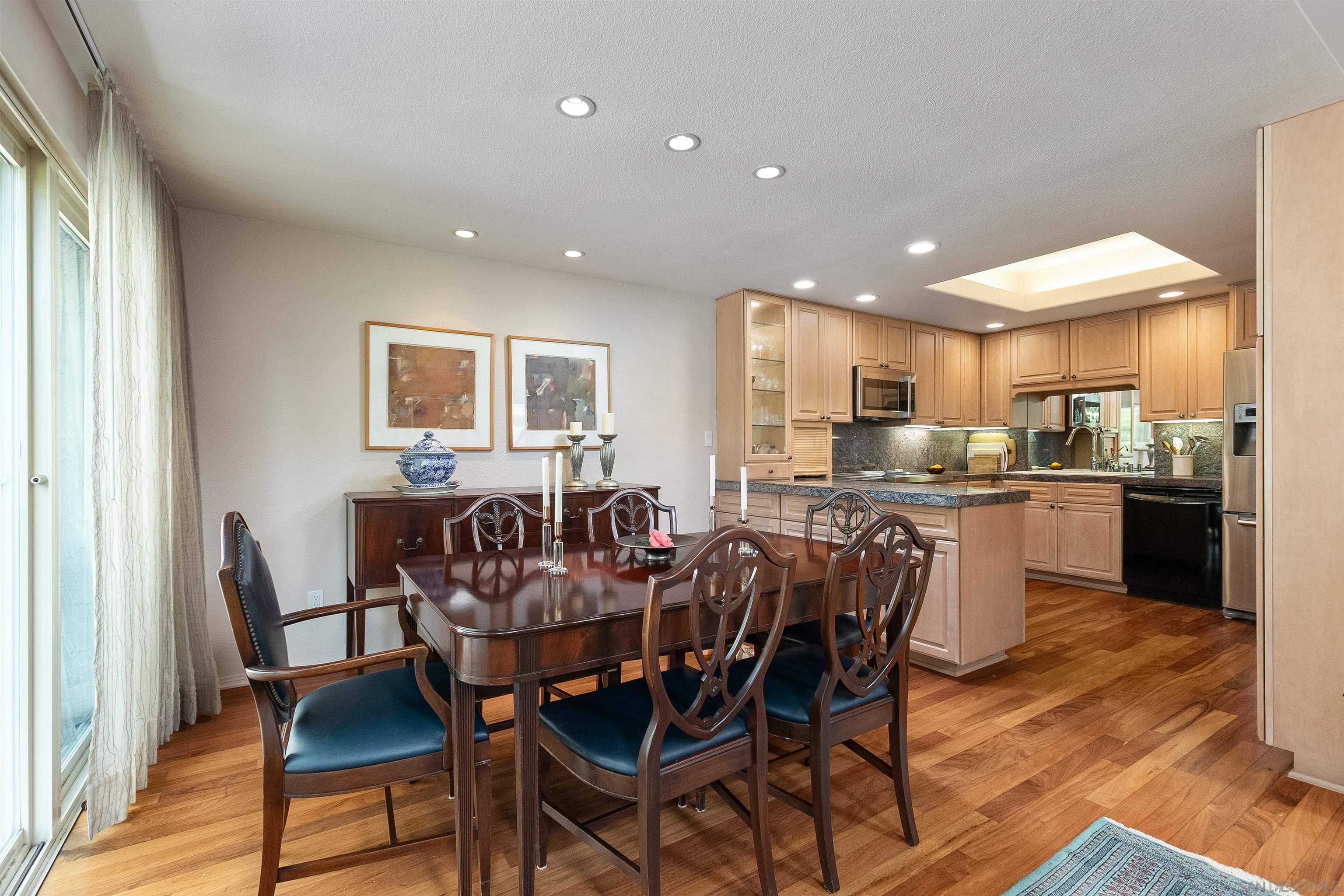 Detail Gallery Image 11 of 37 For 8770  Caminito Sueno, La Jolla,  CA 92037 - 3 Beds | 2 Baths